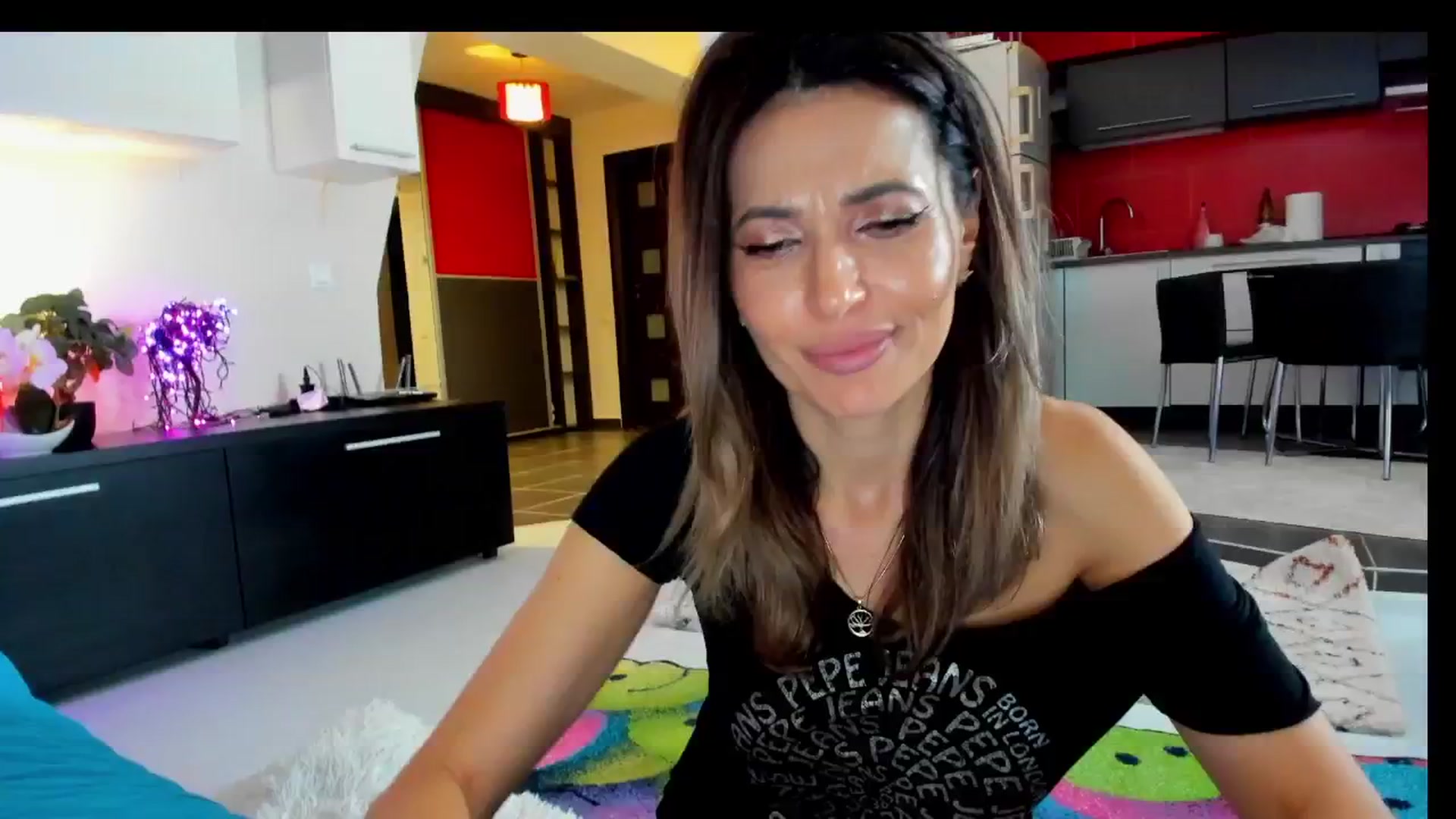 Gallery image thumbnail from SmileyTinaa's myfreecams stream on, 04/19/2025, 01:15 image 20 of 20