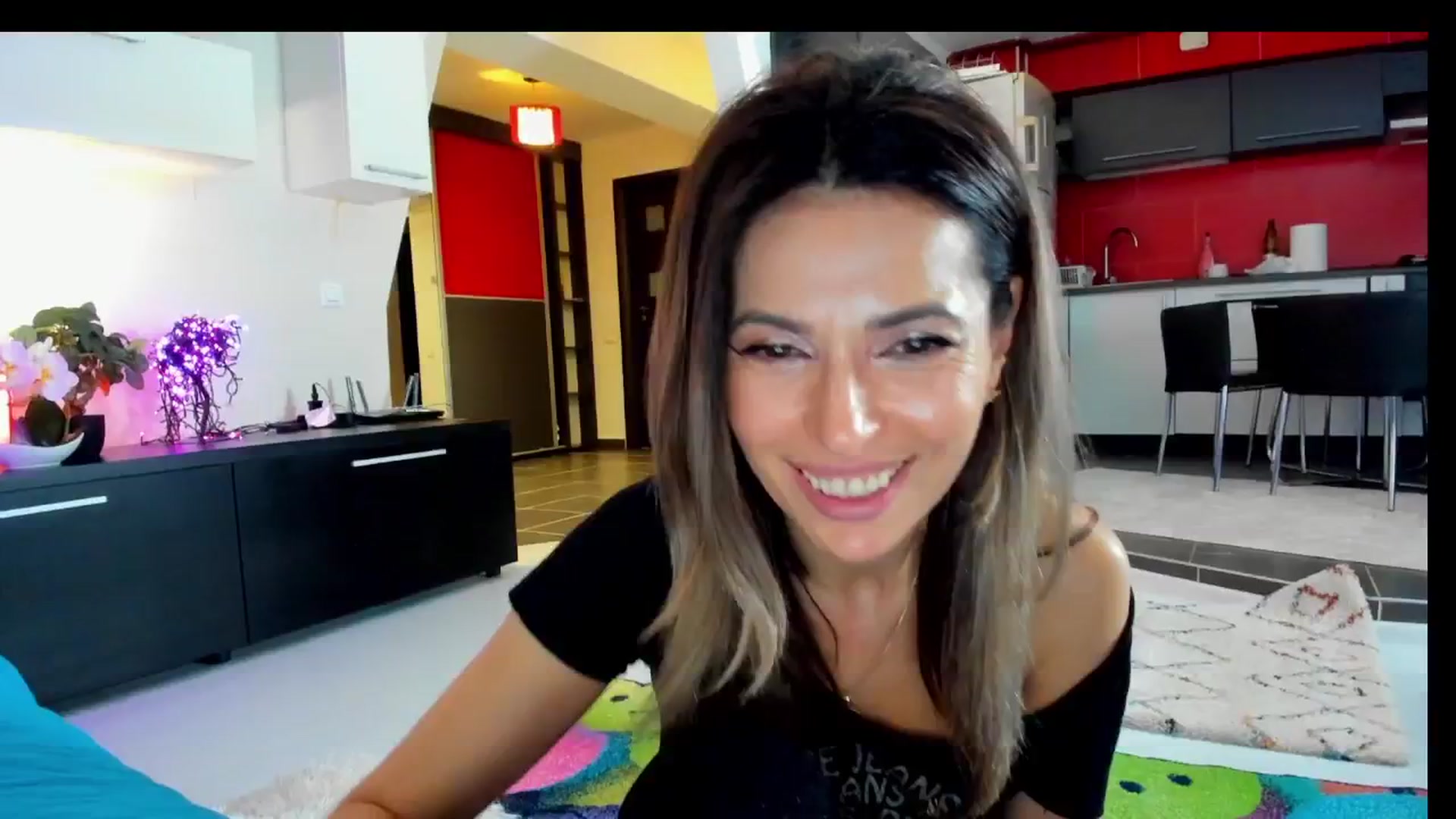 Gallery image thumbnail from SmileyTinaa's myfreecams stream on, 04/19/2025, 01:15 image 3 of 20
