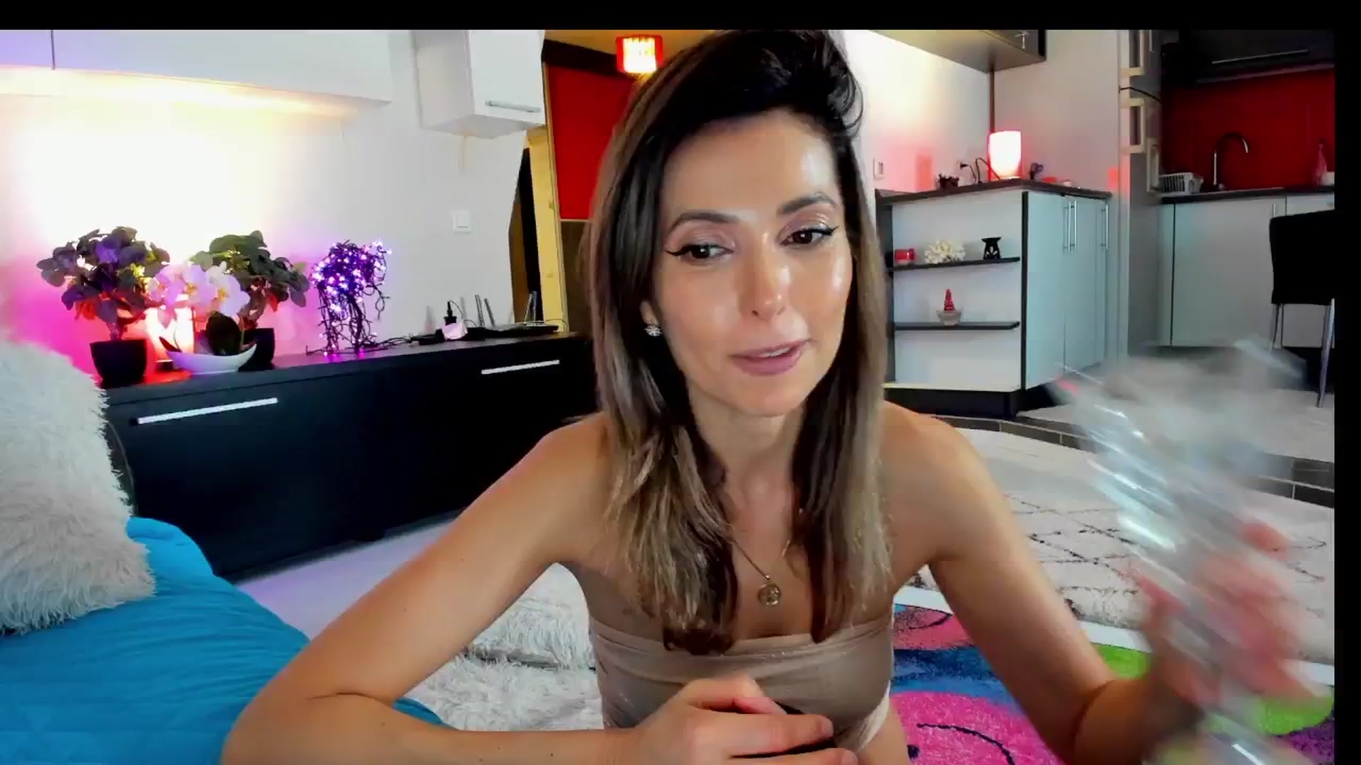 Gallery image thumbnail from SmileyTinaa's myfreecams stream on, 04/19/2025, 05:14 image 2 of 20