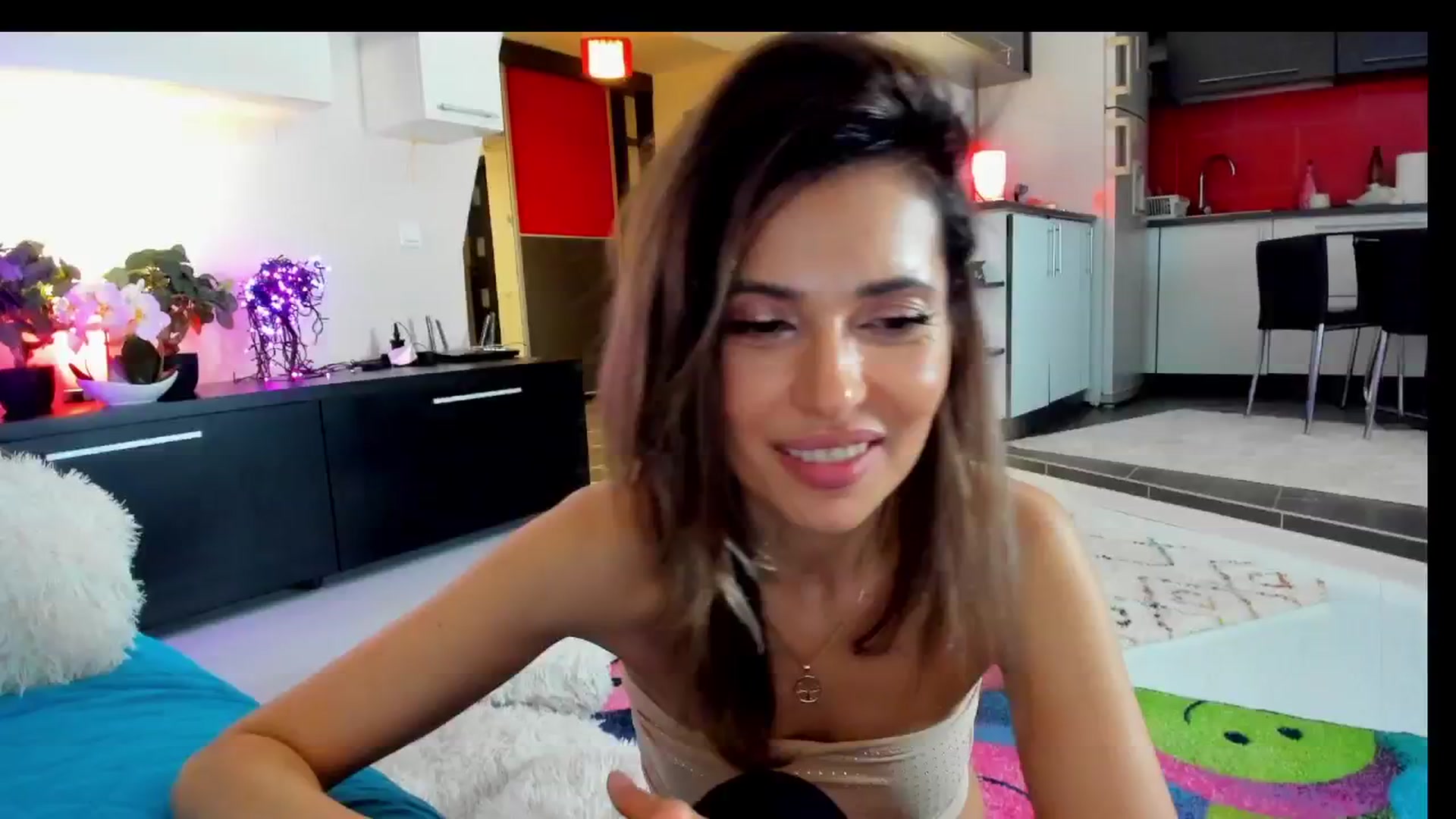Gallery image thumbnail from SmileyTinaa's myfreecams stream on, 04/19/2025, 05:14 image 15 of 20