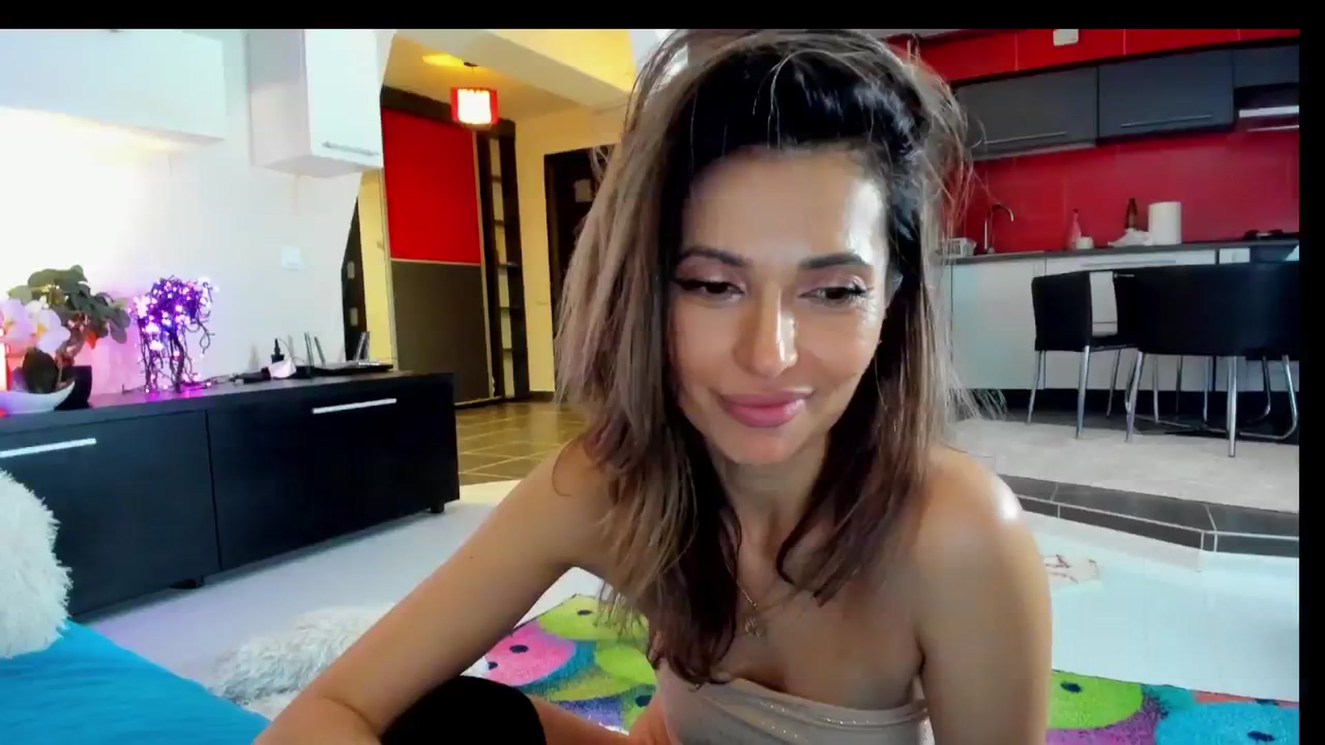 Gallery image thumbnail from SmileyTinaa's myfreecams stream on, 04/19/2025, 05:14 image 14 of 20