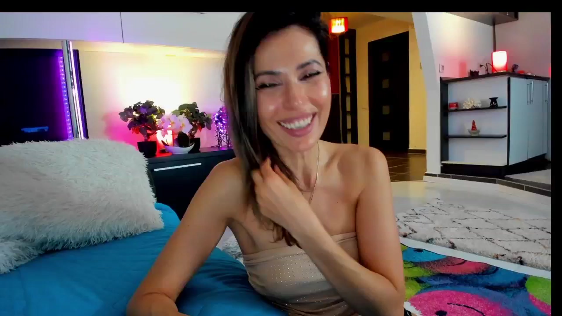 Gallery image thumbnail from SmileyTinaa's myfreecams stream on, 04/19/2025, 05:14 image 3 of 20