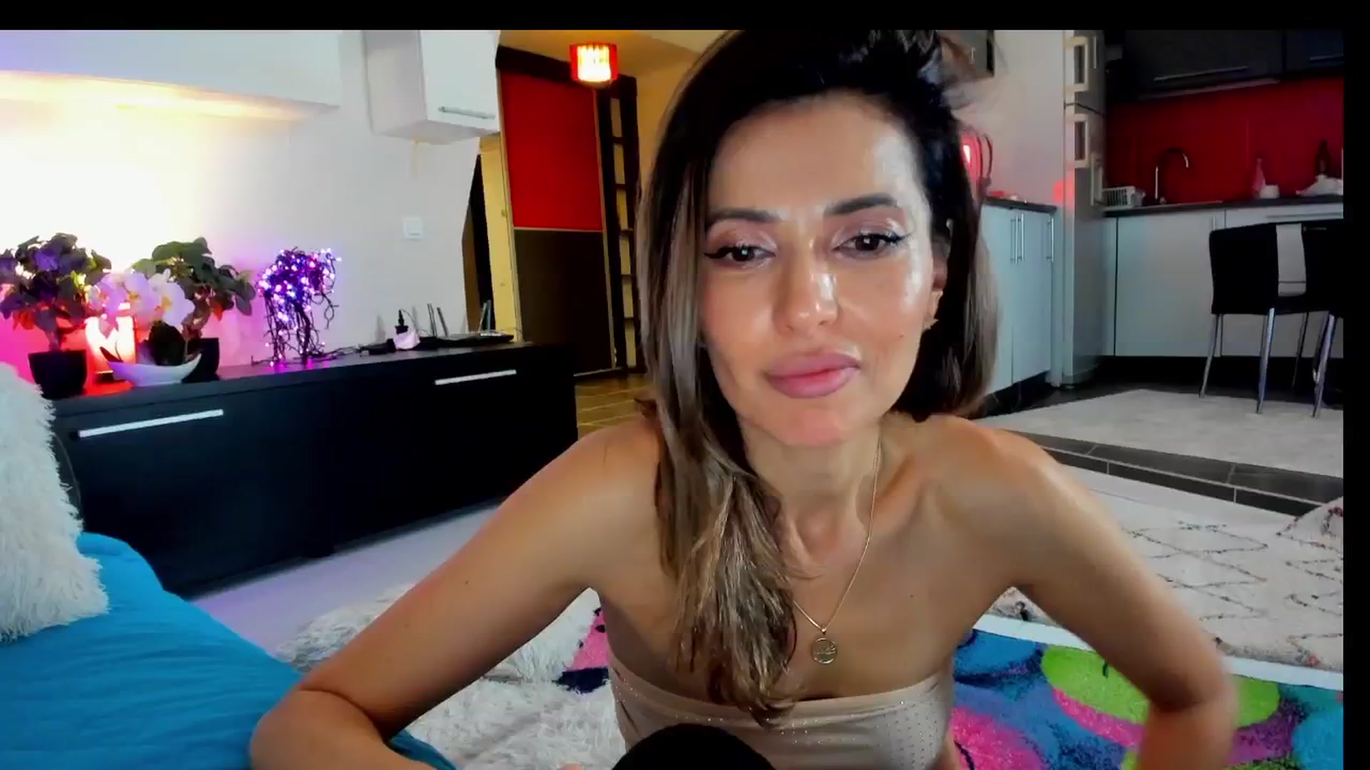 Gallery image thumbnail from SmileyTinaa's myfreecams stream on, 04/19/2025, 05:14 image 4 of 20