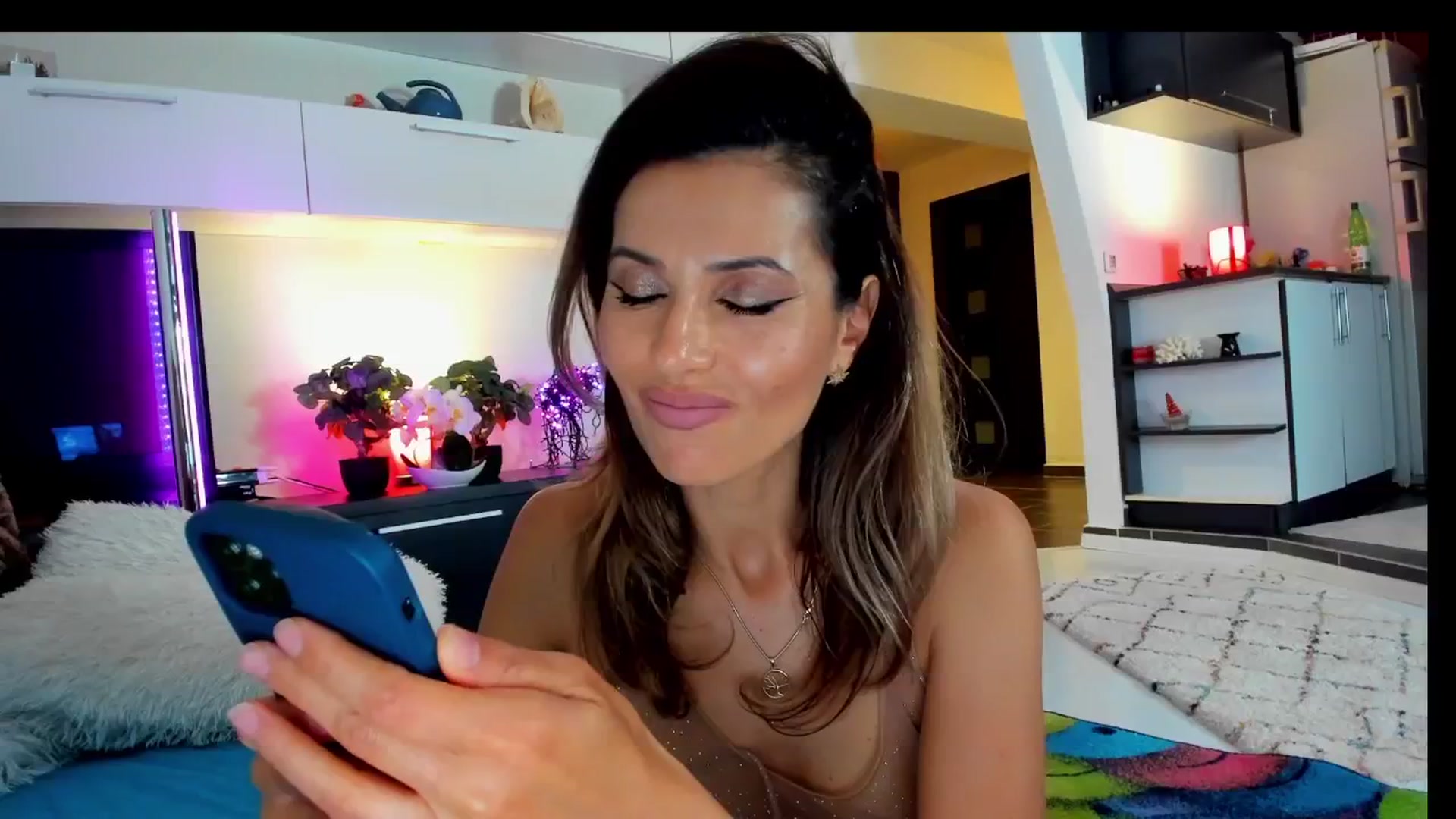 Gallery image thumbnail from SmileyTinaa's myfreecams stream on, 05/09/2025, 02:19 image 8 of 20
