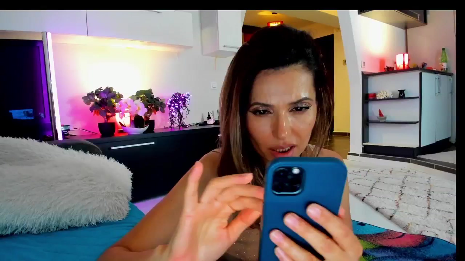 Gallery image thumbnail from SmileyTinaa's myfreecams stream on, 05/09/2025, 02:19 image 14 of 20