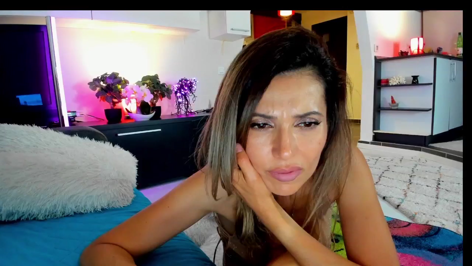 Gallery image thumbnail from SmileyTinaa's myfreecams stream on, 05/09/2025, 02:19 image 17 of 20