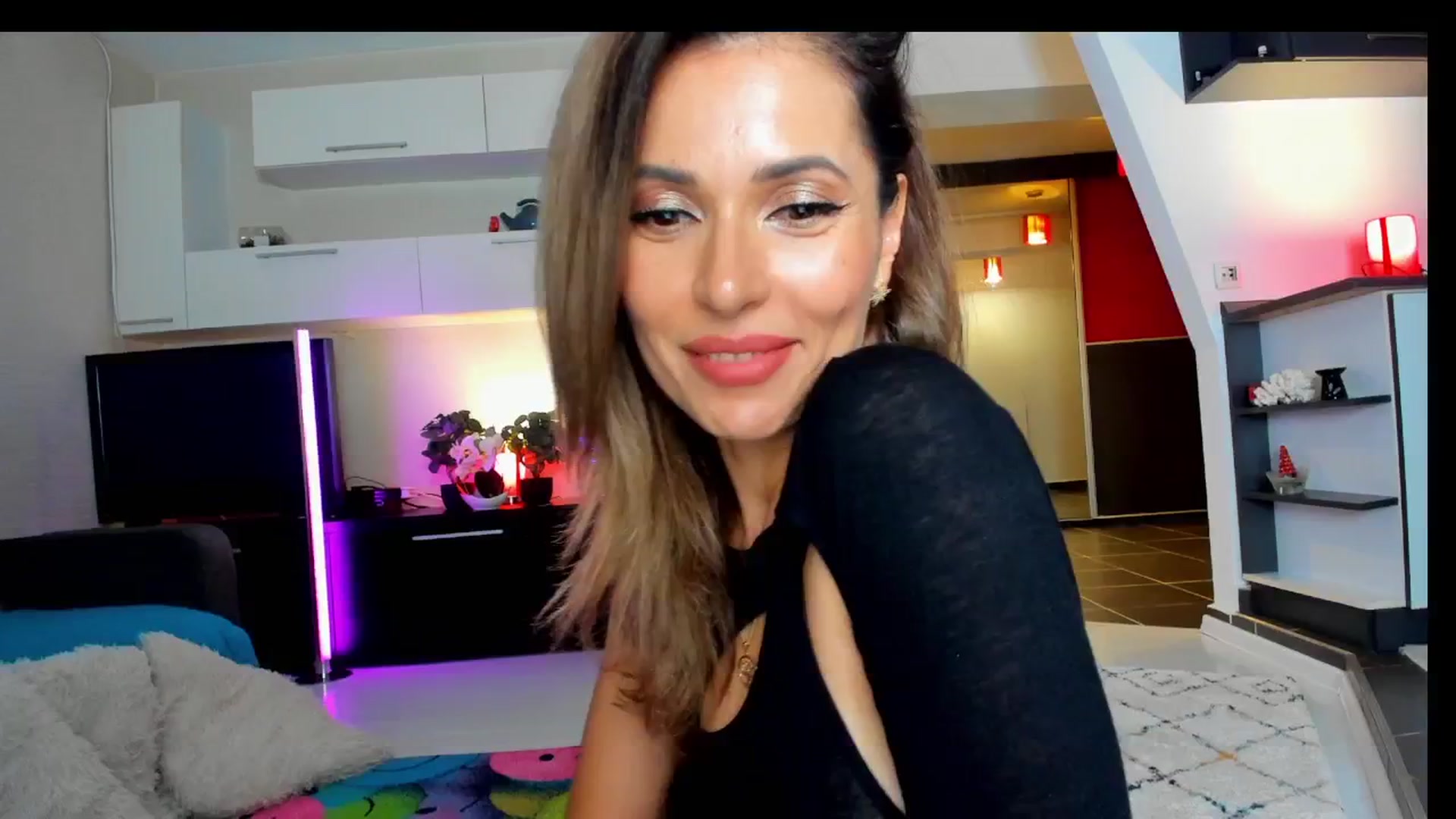 Gallery image thumbnail from SmileyTinaa's myfreecams stream on, 05/09/2025, 23:18 image 19 of 20