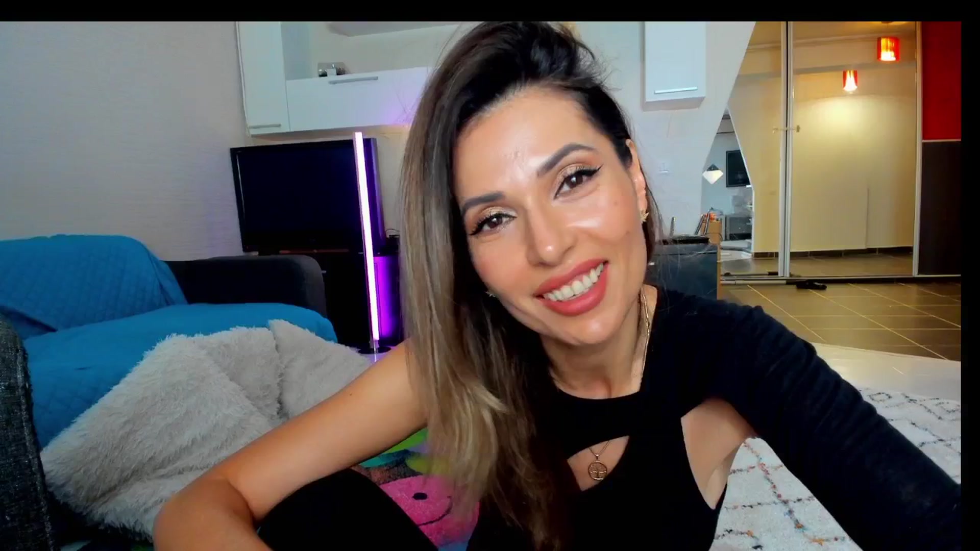 Gallery image thumbnail from SmileyTinaa's myfreecams stream on, 05/09/2025, 23:18 image 10 of 20