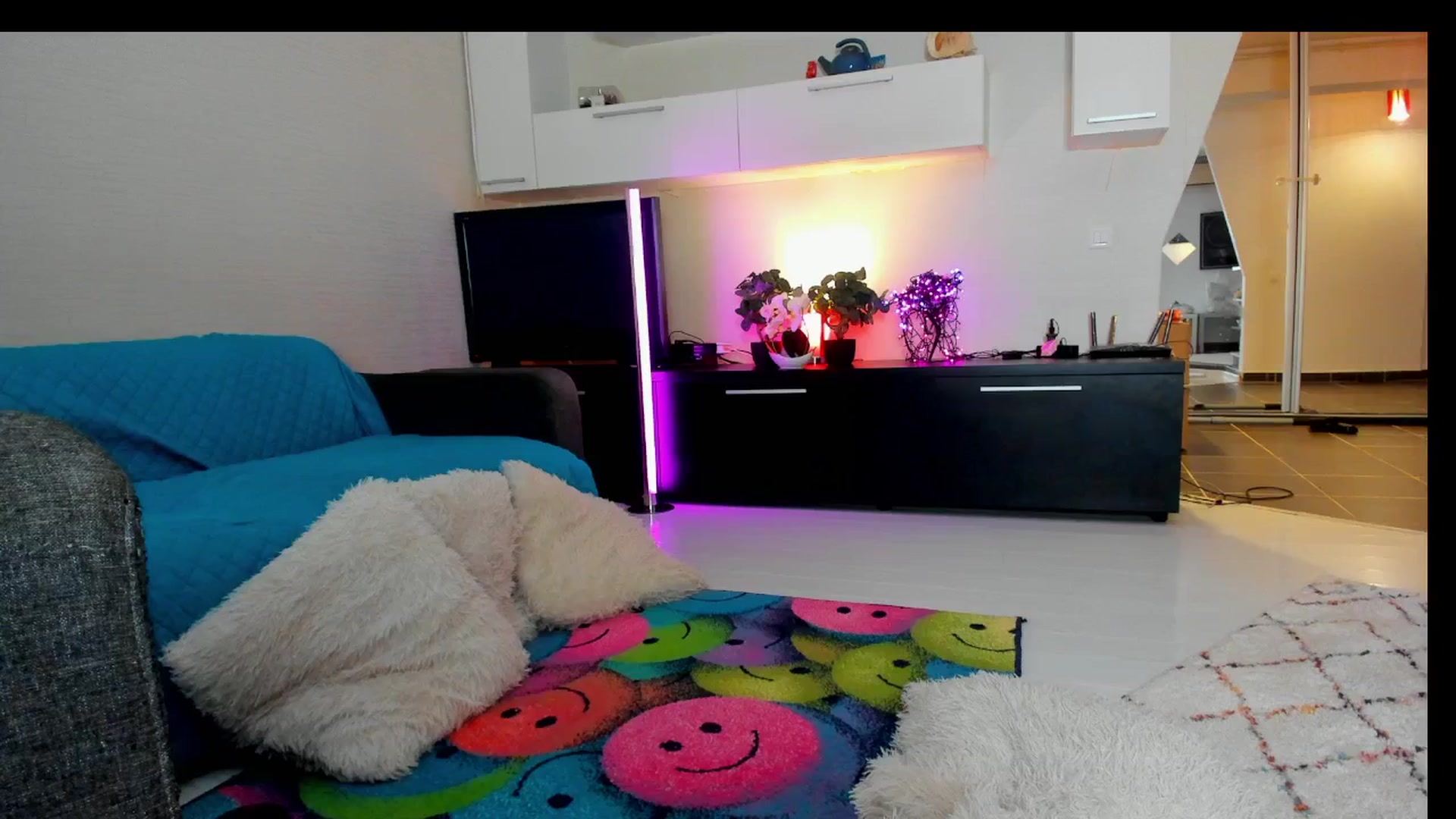 Gallery image thumbnail from SmileyTinaa's myfreecams stream on, 05/09/2025, 23:18 image 4 of 20