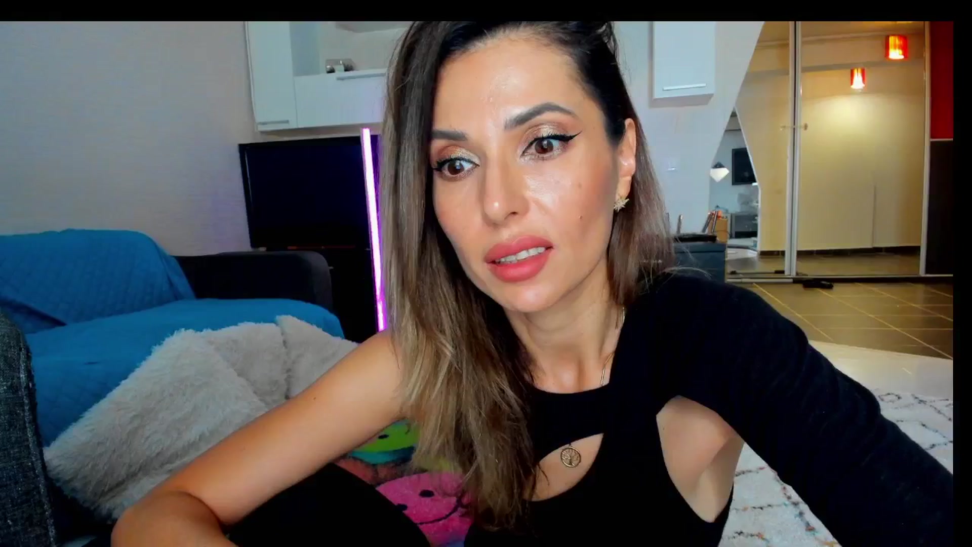 Gallery image thumbnail from SmileyTinaa's myfreecams stream on, 05/09/2025, 23:18 image 6 of 20