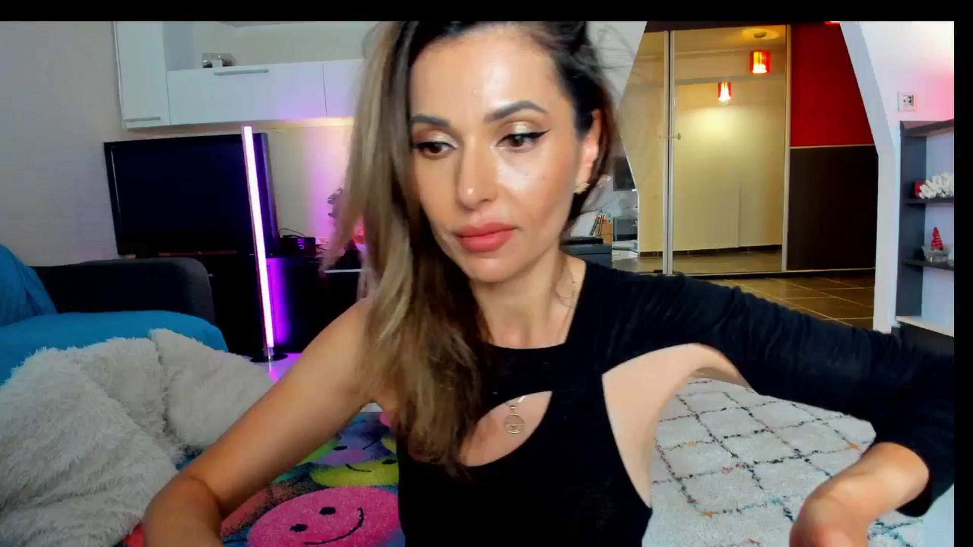 Gallery image thumbnail from SmileyTinaa's myfreecams stream on, 05/09/2025, 23:18 image 2 of 20
