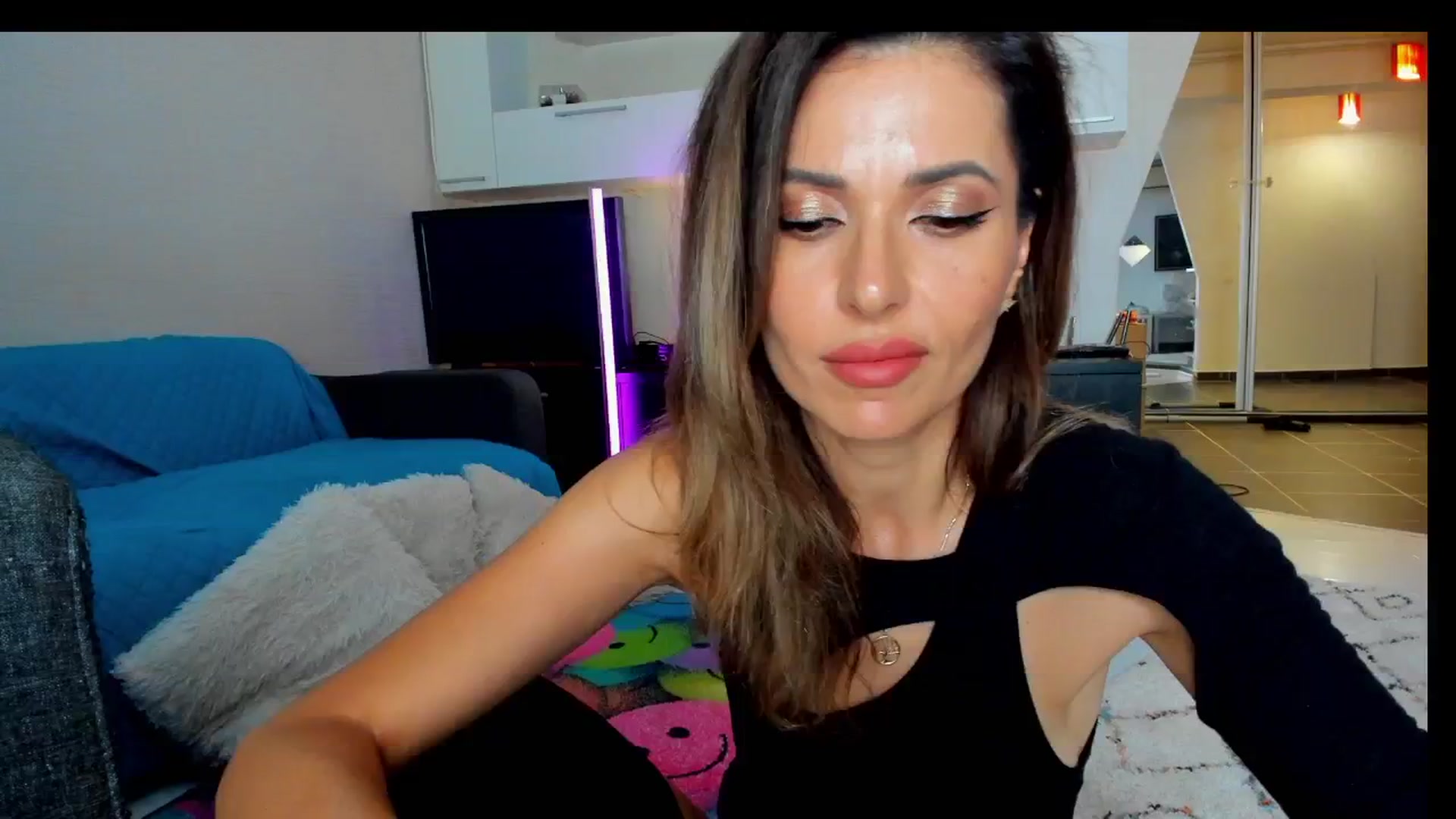 Gallery image thumbnail from SmileyTinaa's myfreecams stream on, 05/09/2025, 23:18 image 5 of 20