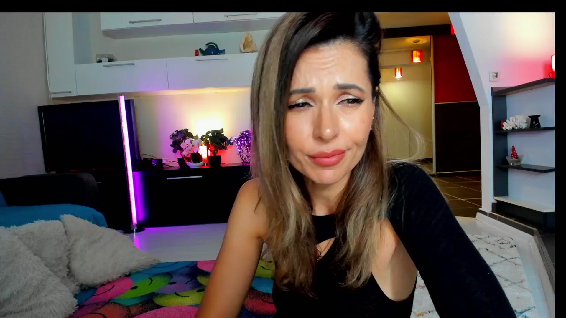 Gallery image thumbnail from SmileyTinaa's myfreecams stream on, 05/09/2025, 23:18 image 16 of 20