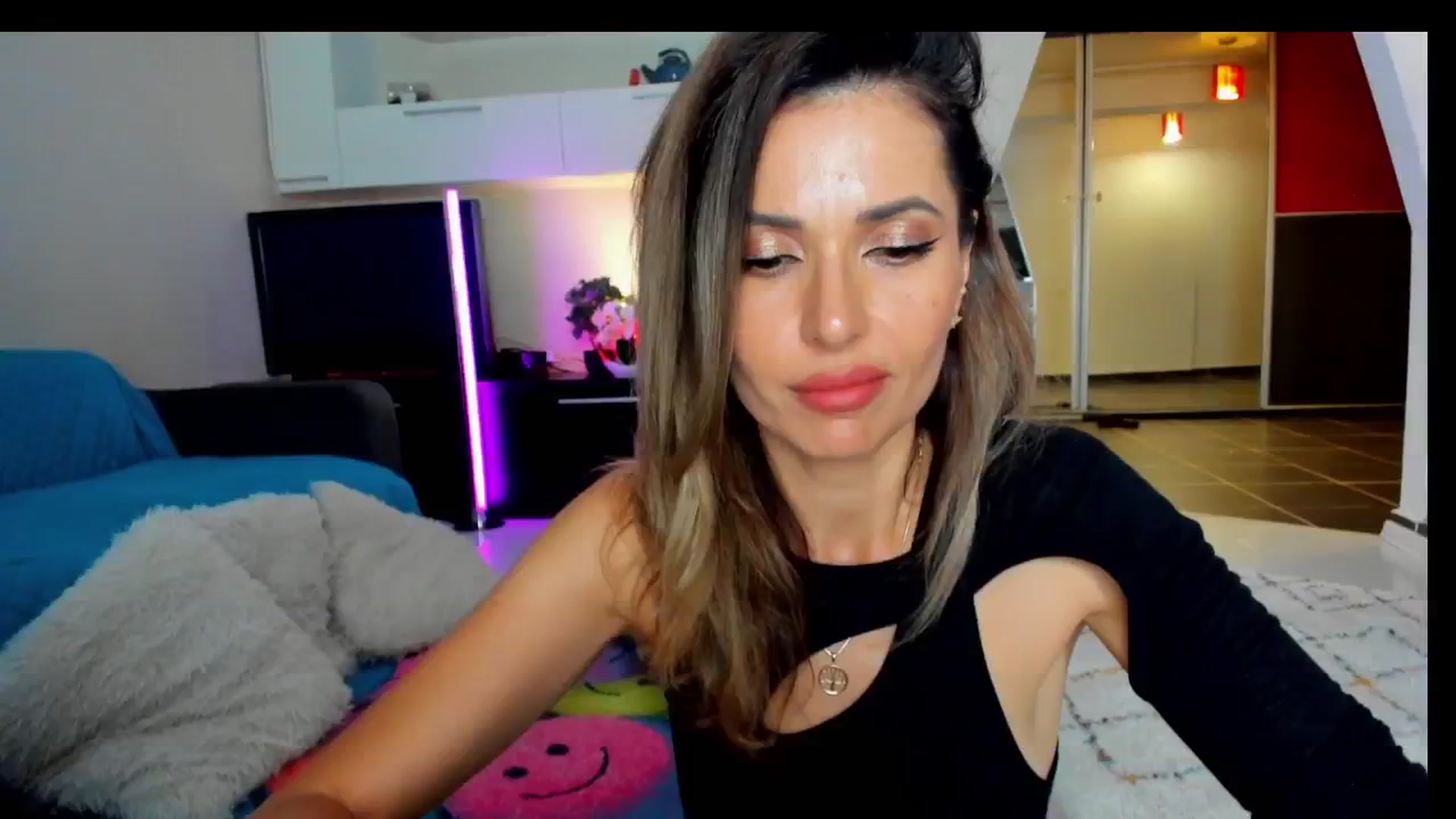 Gallery image thumbnail from SmileyTinaa's myfreecams stream on, 05/09/2025, 23:18 image 3 of 20