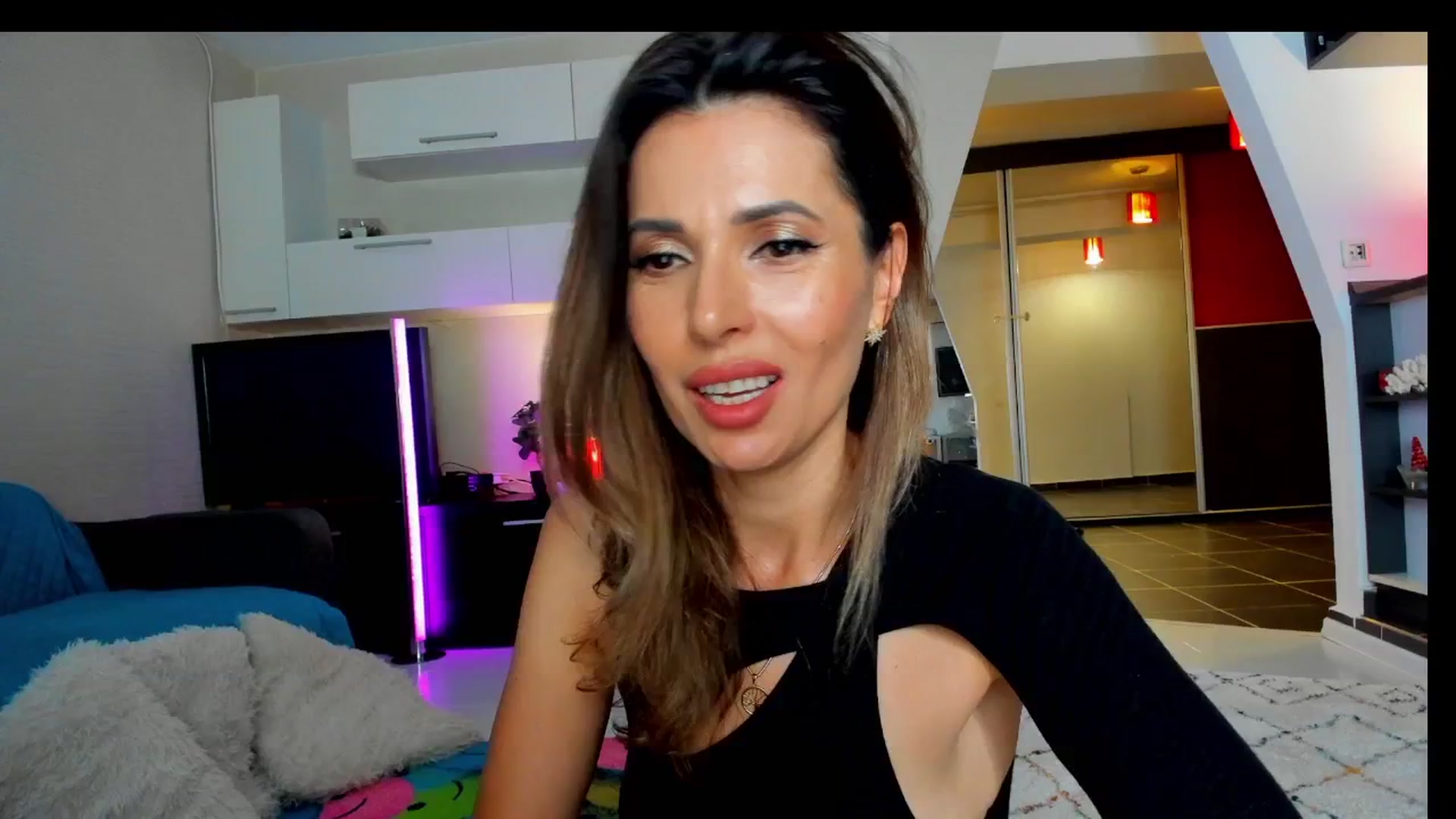 Gallery image thumbnail from SmileyTinaa's myfreecams stream on, 05/09/2025, 23:18 image 20 of 20