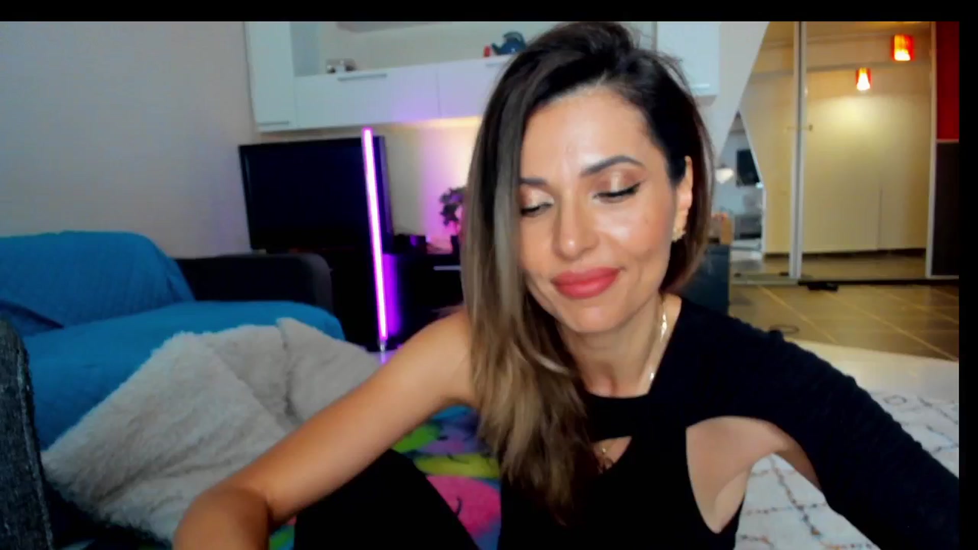 Gallery image thumbnail from SmileyTinaa's myfreecams stream on, 05/09/2025, 23:18 image 9 of 20