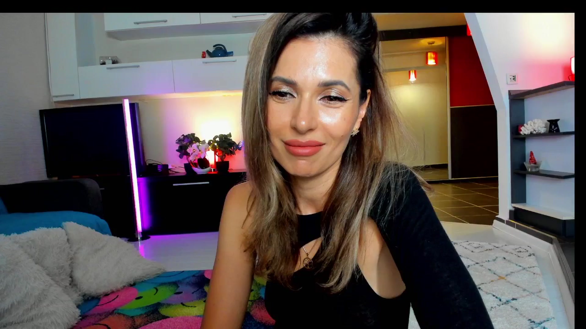 Gallery image thumbnail from SmileyTinaa's myfreecams stream on, 05/09/2025, 23:18 image 15 of 20