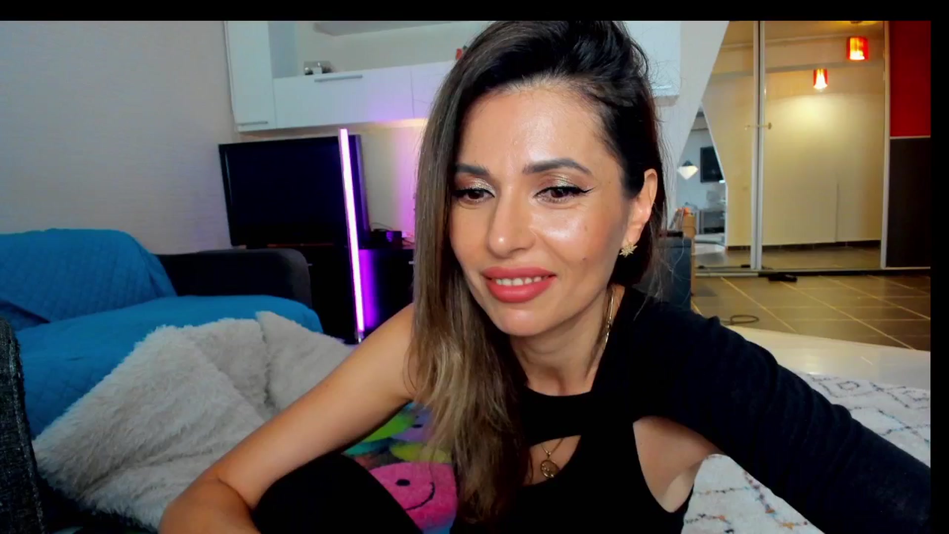 Gallery image thumbnail from SmileyTinaa's myfreecams stream on, 05/09/2025, 23:18 image 11 of 20