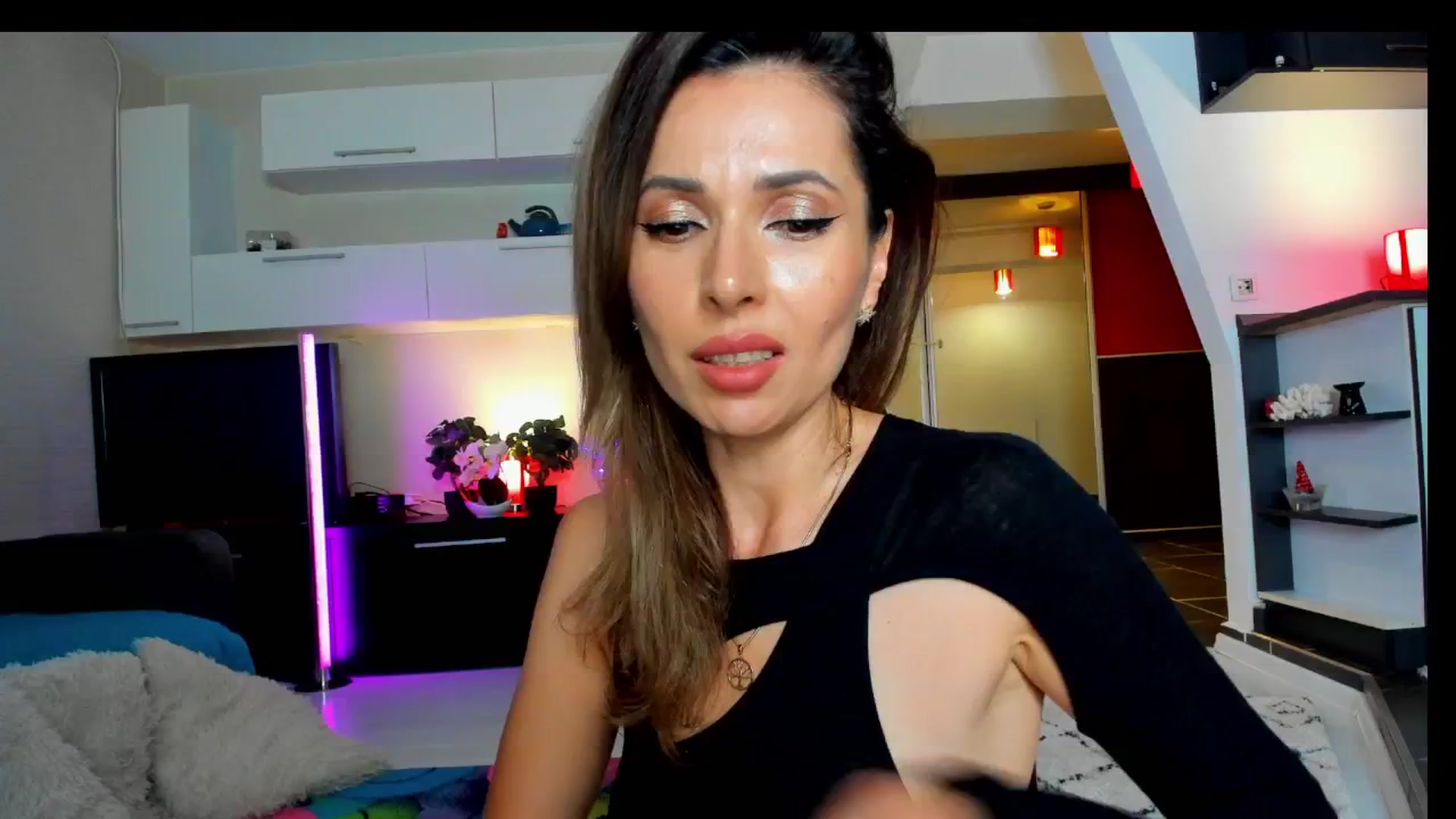 Gallery image thumbnail from SmileyTinaa's myfreecams stream on, 05/09/2025, 23:18 image 18 of 20