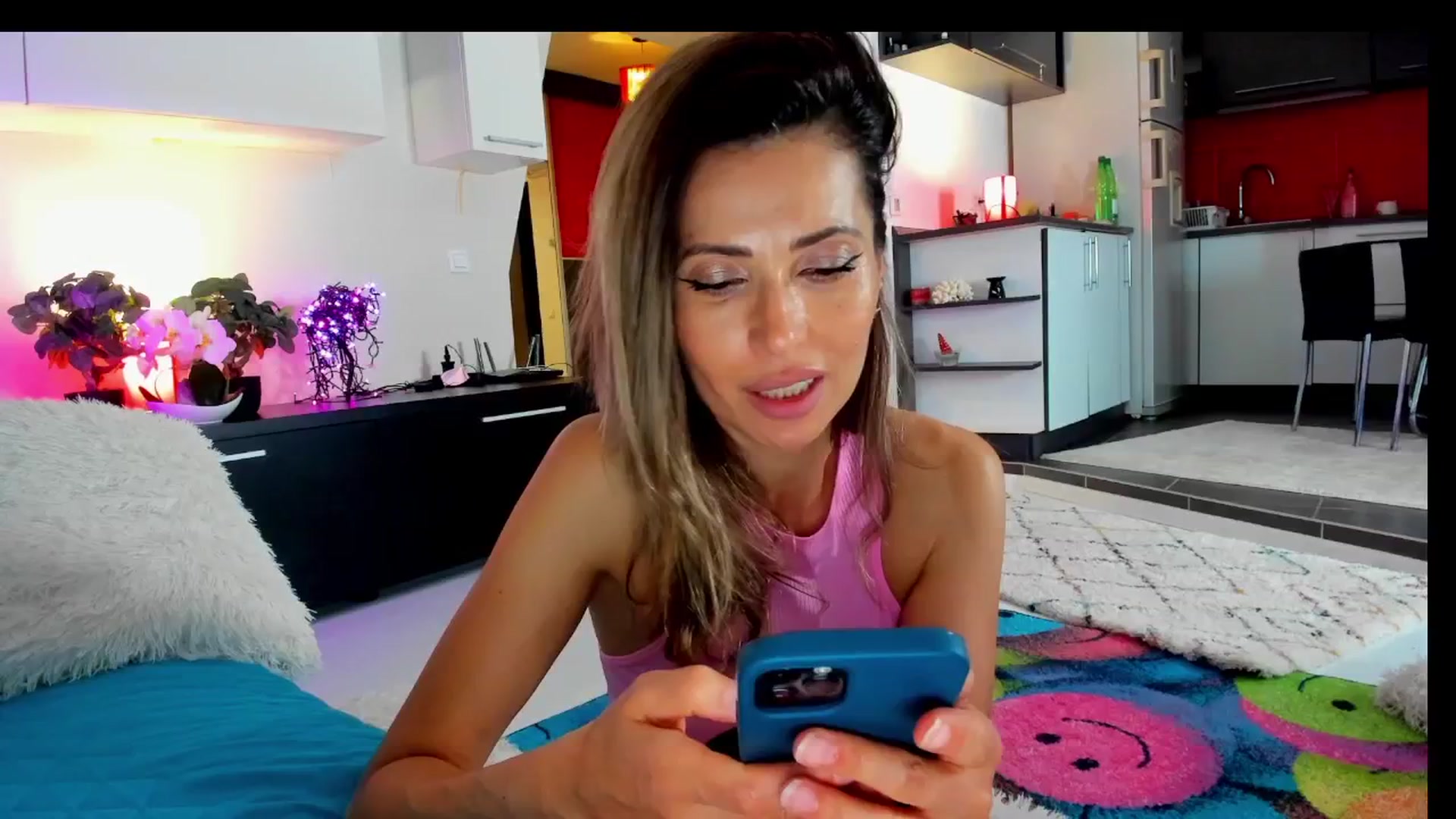 Gallery image thumbnail from SmileyTinaa's myfreecams stream on, 05/16/2025, 01:18 image 14 of 20