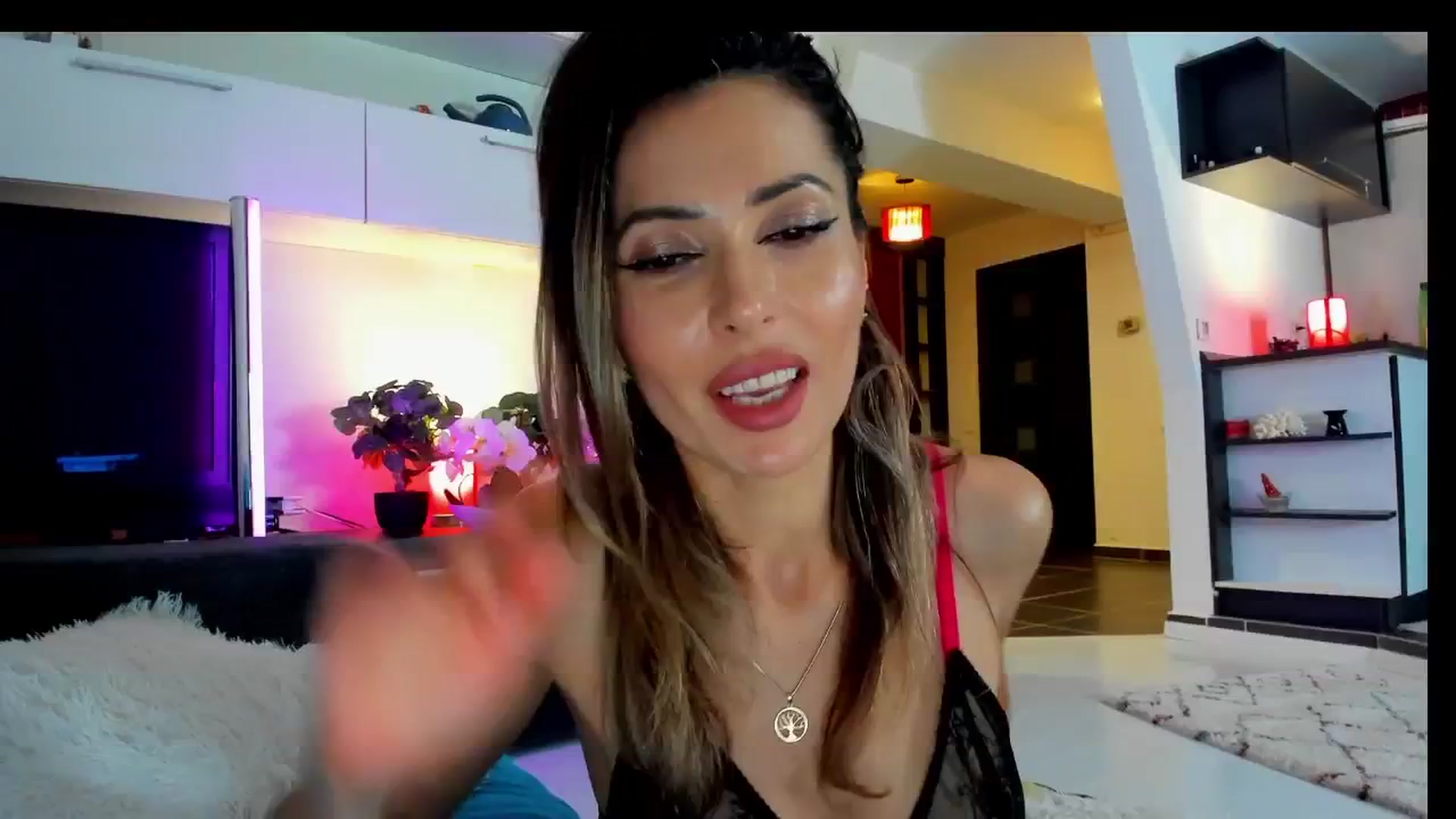 Gallery image thumbnail from SmileyTinaa's myfreecams stream on, 05/16/2025, 21:48 image 7 of 20