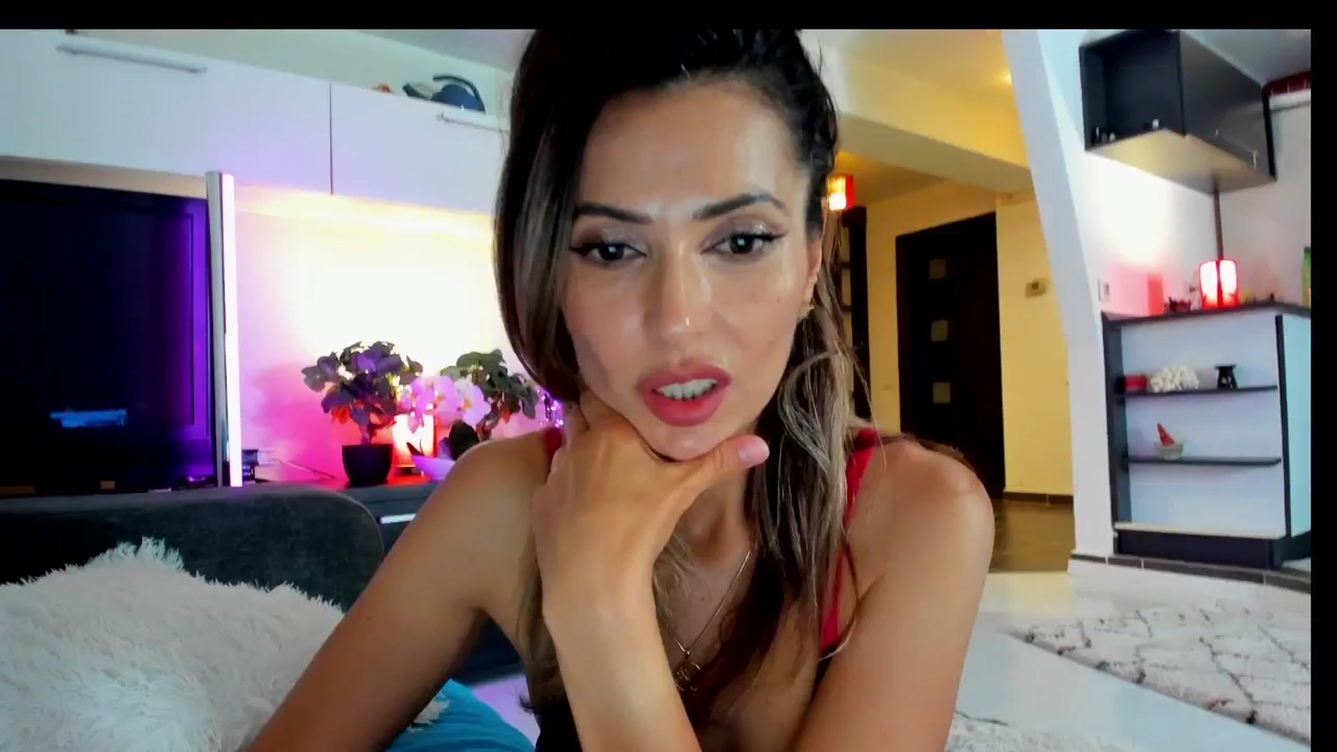 Gallery image thumbnail from SmileyTinaa's myfreecams stream on, 05/16/2025, 21:48 image 9 of 20