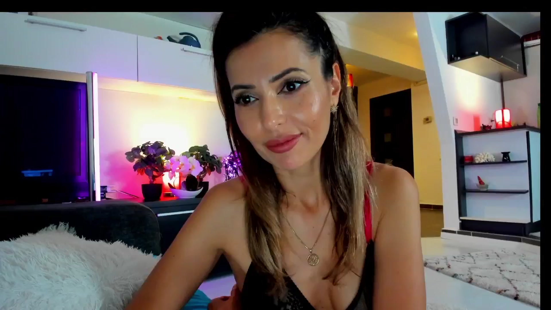 Gallery image thumbnail from SmileyTinaa's myfreecams stream on, 05/16/2025, 21:48 image 13 of 20