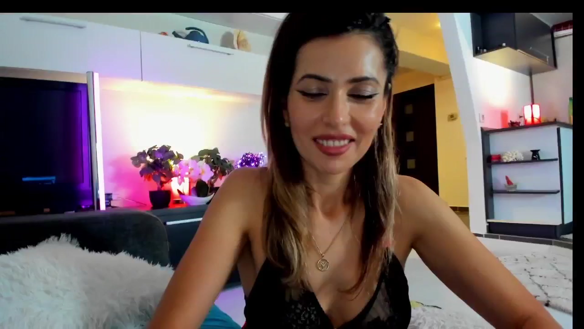 Gallery image thumbnail from SmileyTinaa's myfreecams stream on, 05/16/2025, 21:48 image 17 of 20