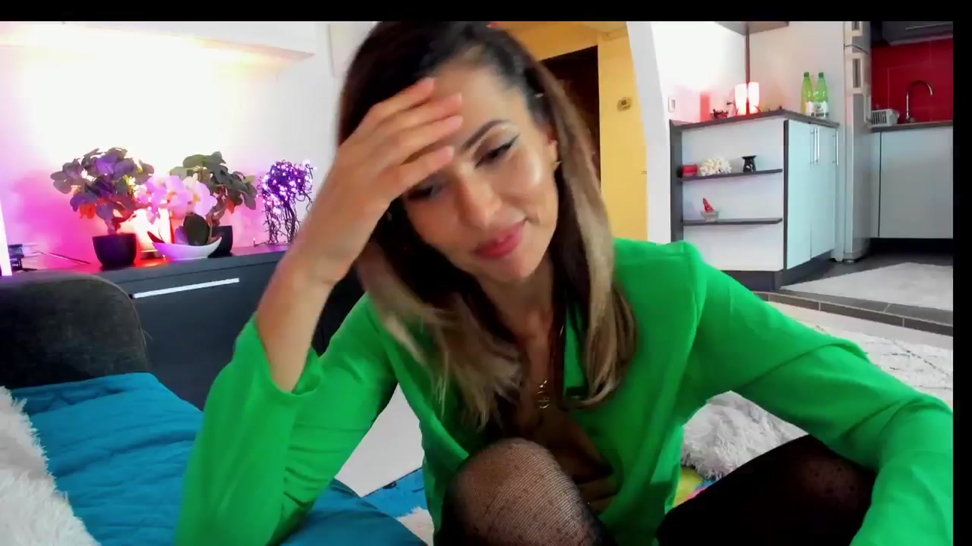 Gallery image thumbnail from SmileyTinaa's myfreecams stream on, 05/17/2025, 06:32 image 12 of 20