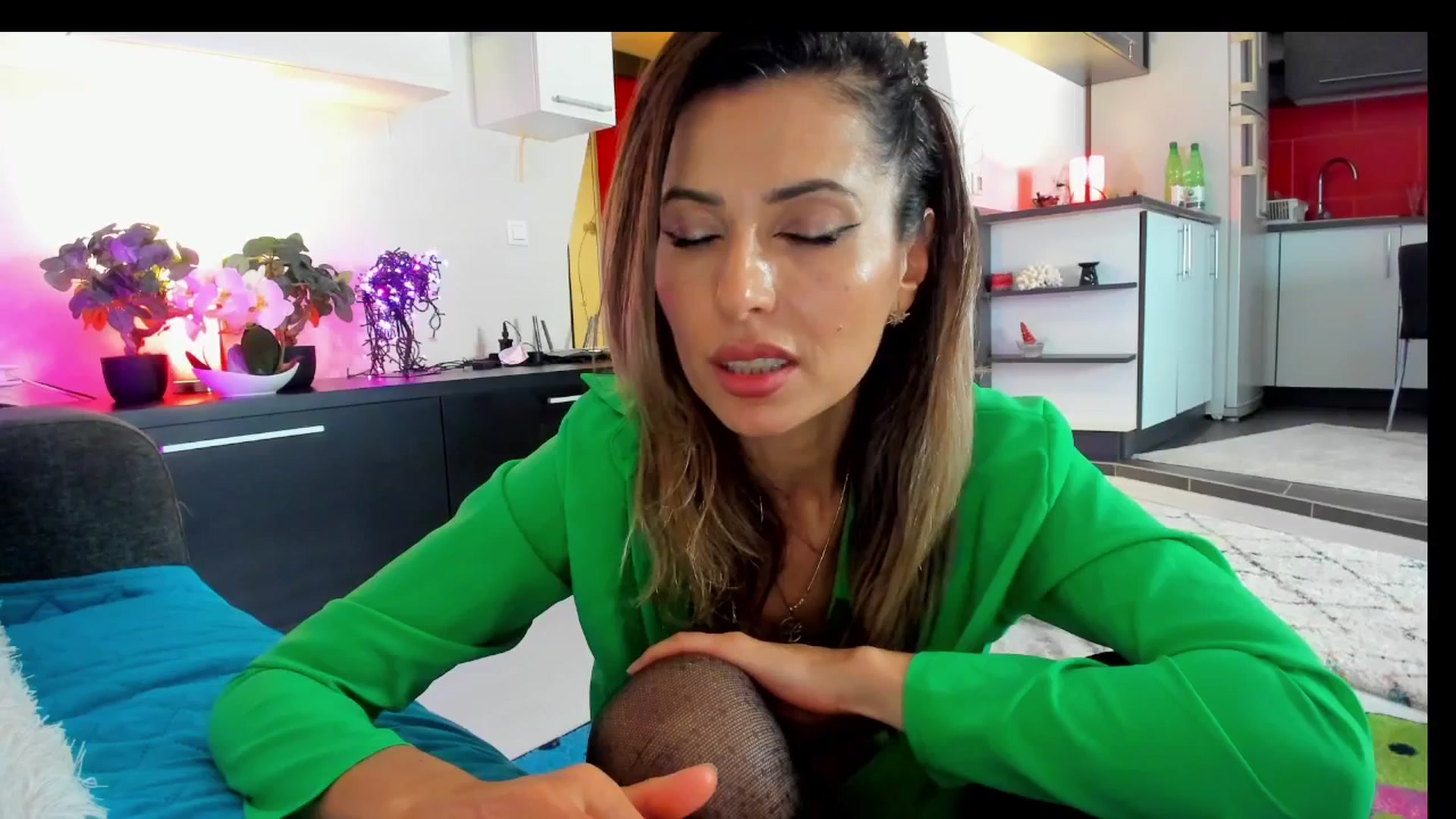 Gallery image thumbnail from SmileyTinaa's myfreecams stream on, 05/17/2025, 06:32 image 6 of 20