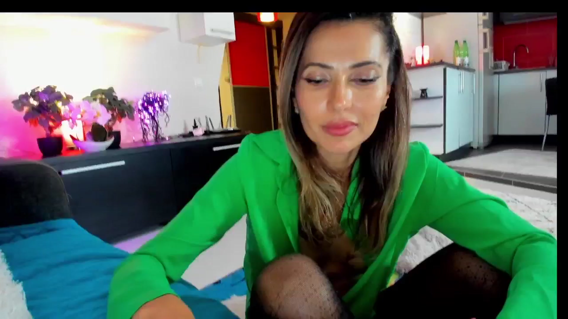 Gallery image thumbnail from SmileyTinaa's myfreecams stream on, 05/17/2025, 06:32 image 10 of 20