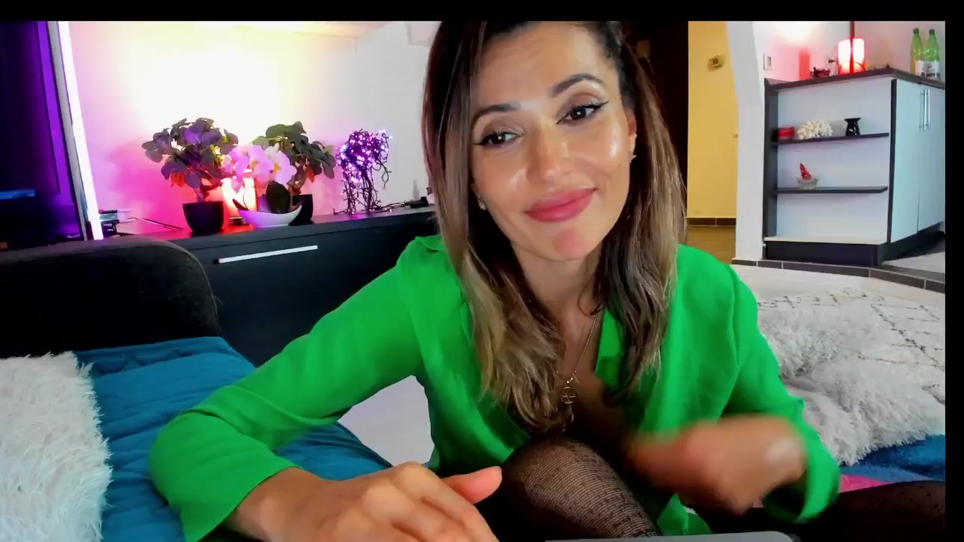 Gallery image thumbnail from SmileyTinaa's myfreecams stream on, 05/17/2025, 06:32 image 16 of 20