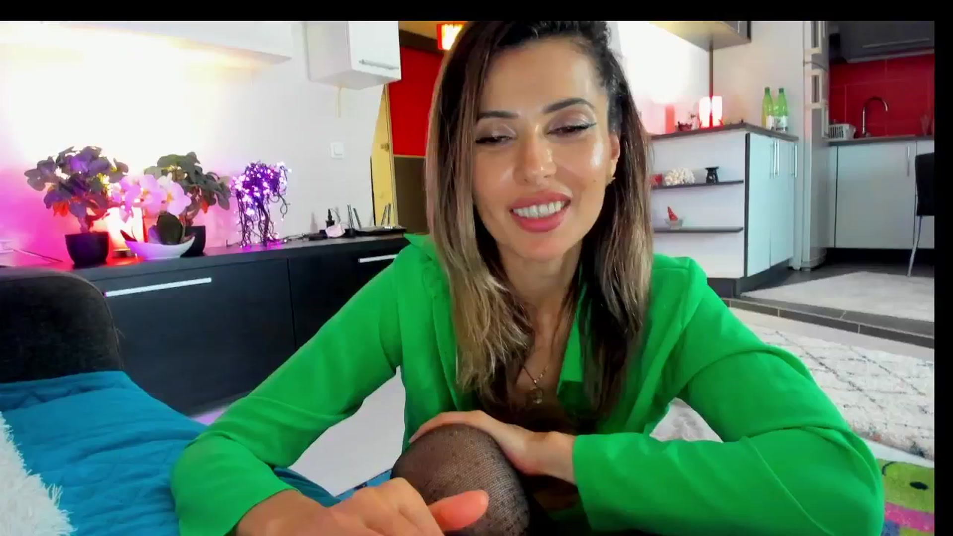 Gallery image thumbnail from SmileyTinaa's myfreecams stream on, 05/17/2025, 06:32 image 7 of 20