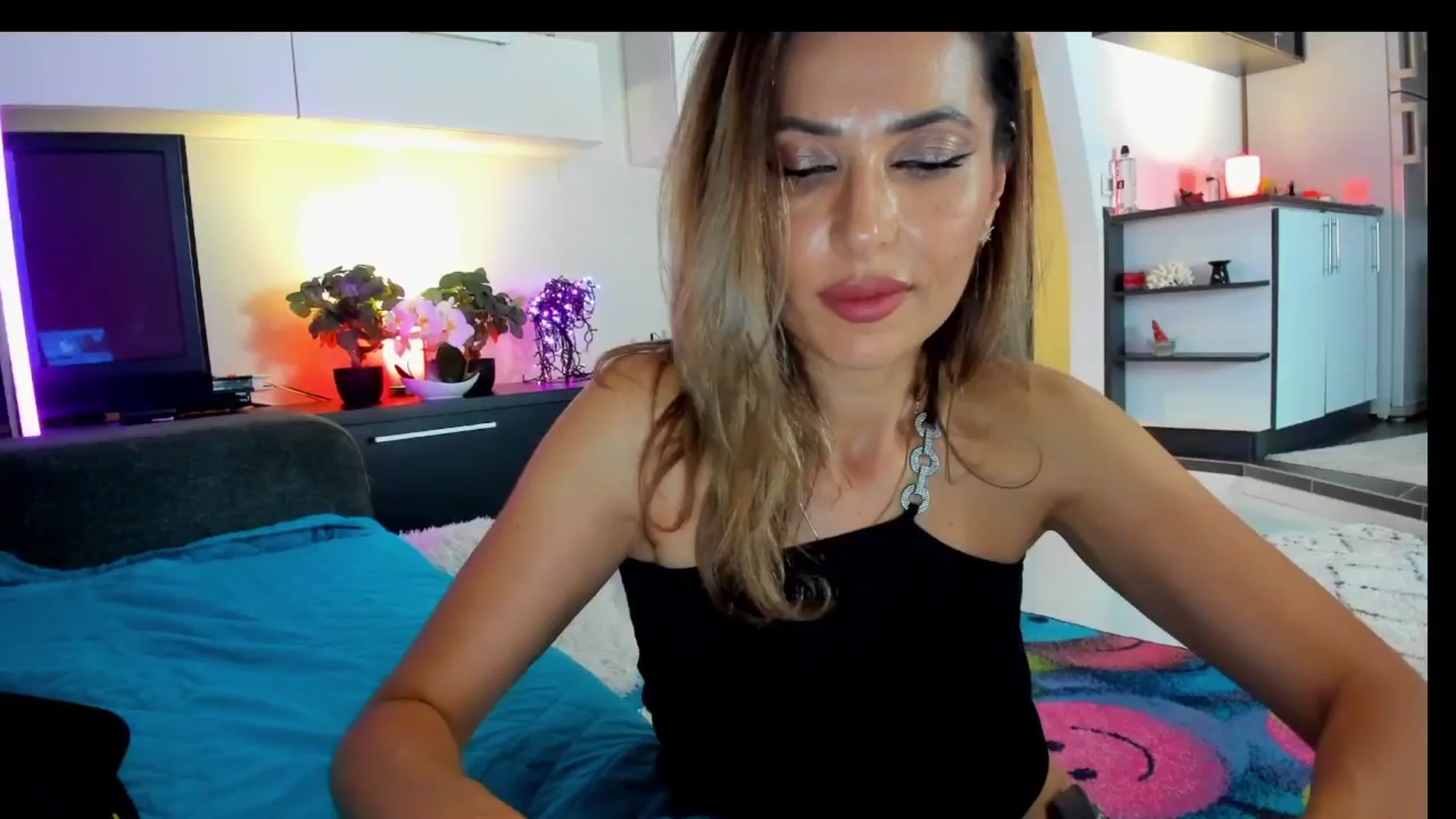 Gallery image thumbnail from SmileyTinaa's myfreecams stream on, 05/29/2025, 21:34 image 8 of 20