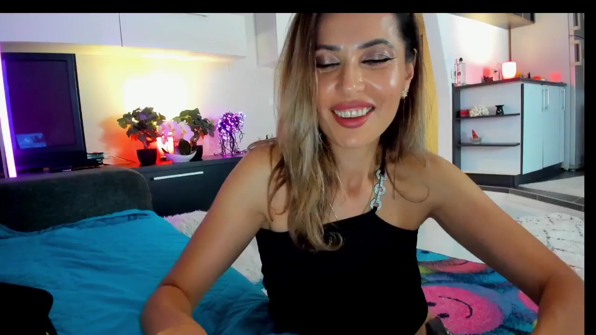 Gallery image thumbnail from SmileyTinaa's myfreecams stream on, 05/29/2025, 21:34 image 9 of 20