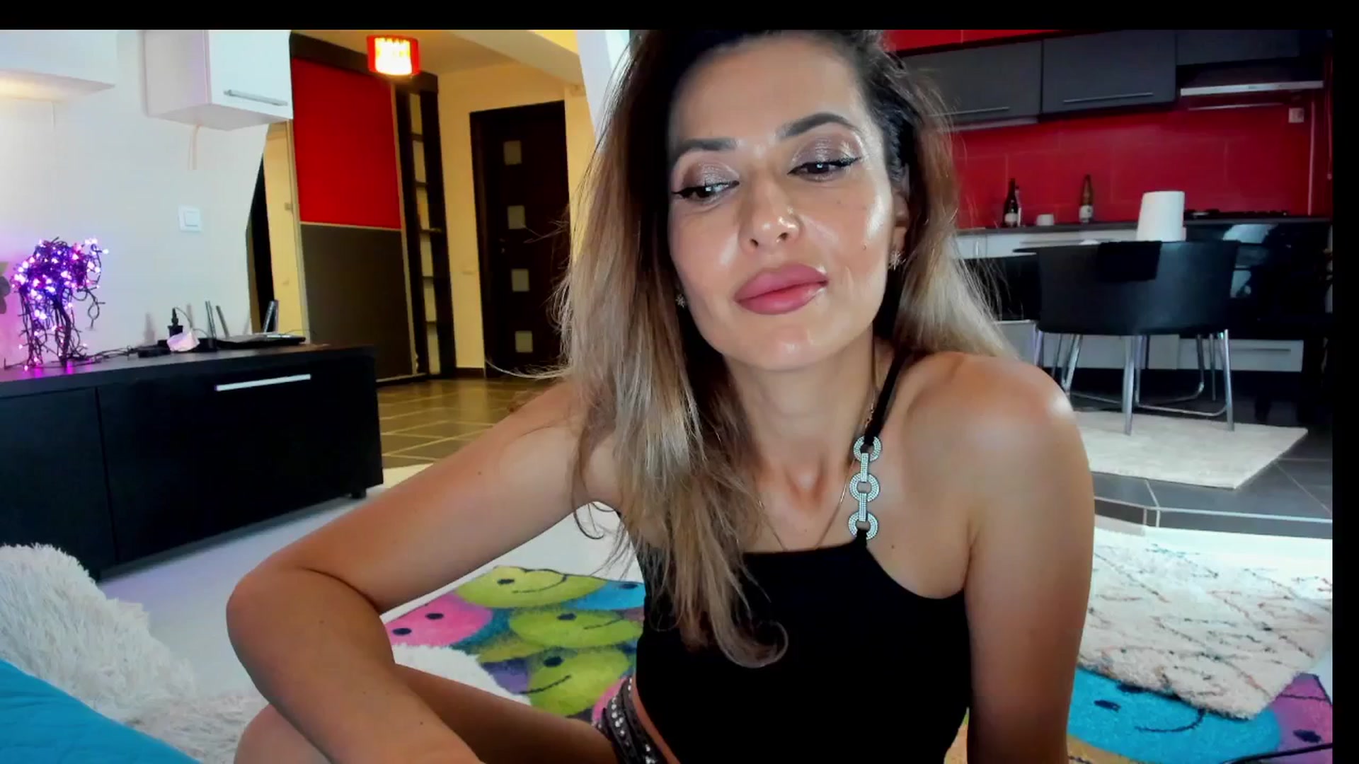 Gallery image thumbnail from SmileyTinaa's myfreecams stream on, 05/29/2025, 21:34 image 16 of 20