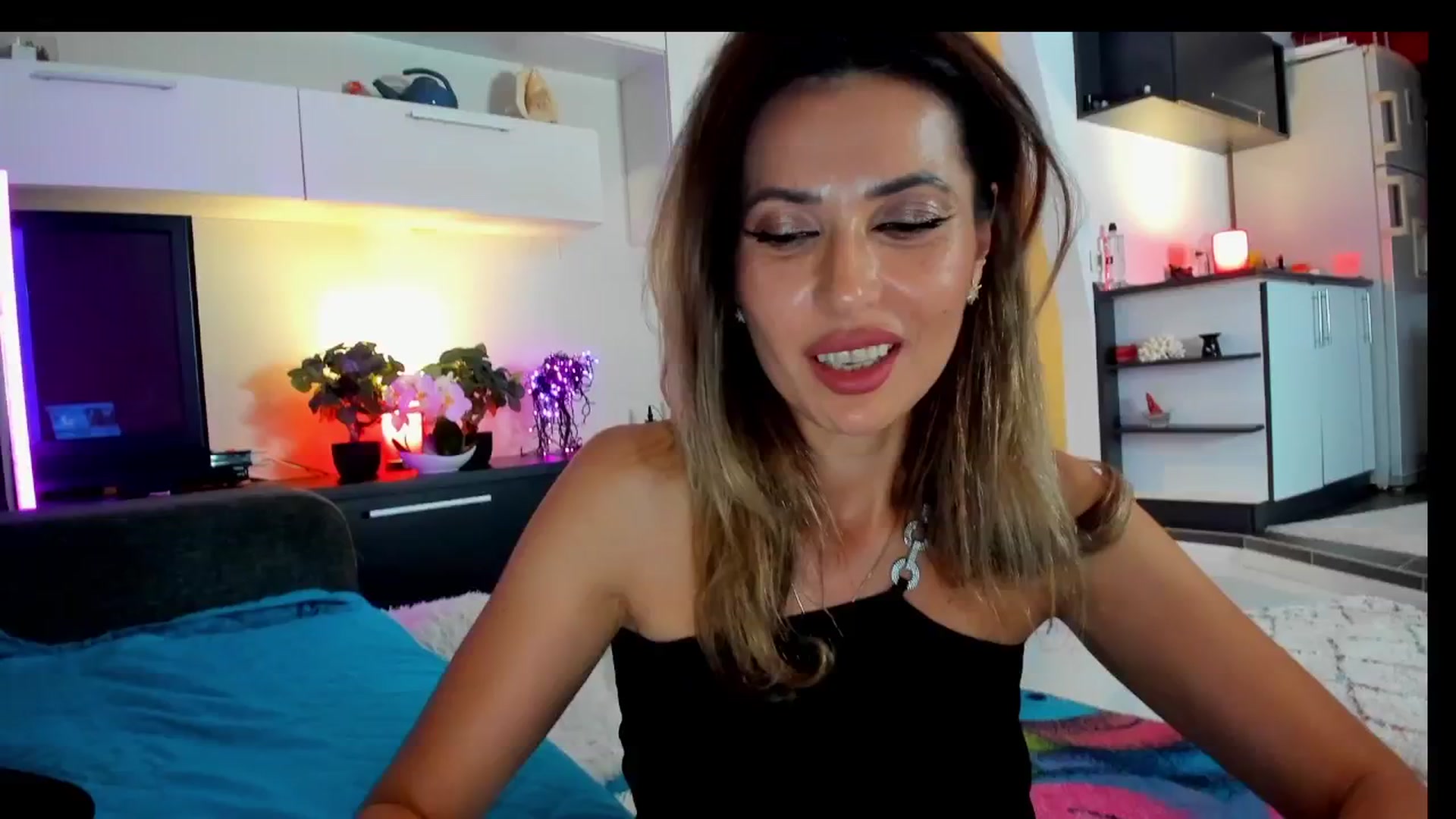 Gallery image thumbnail from SmileyTinaa's myfreecams stream on, 05/29/2025, 21:34 image 1 of 20