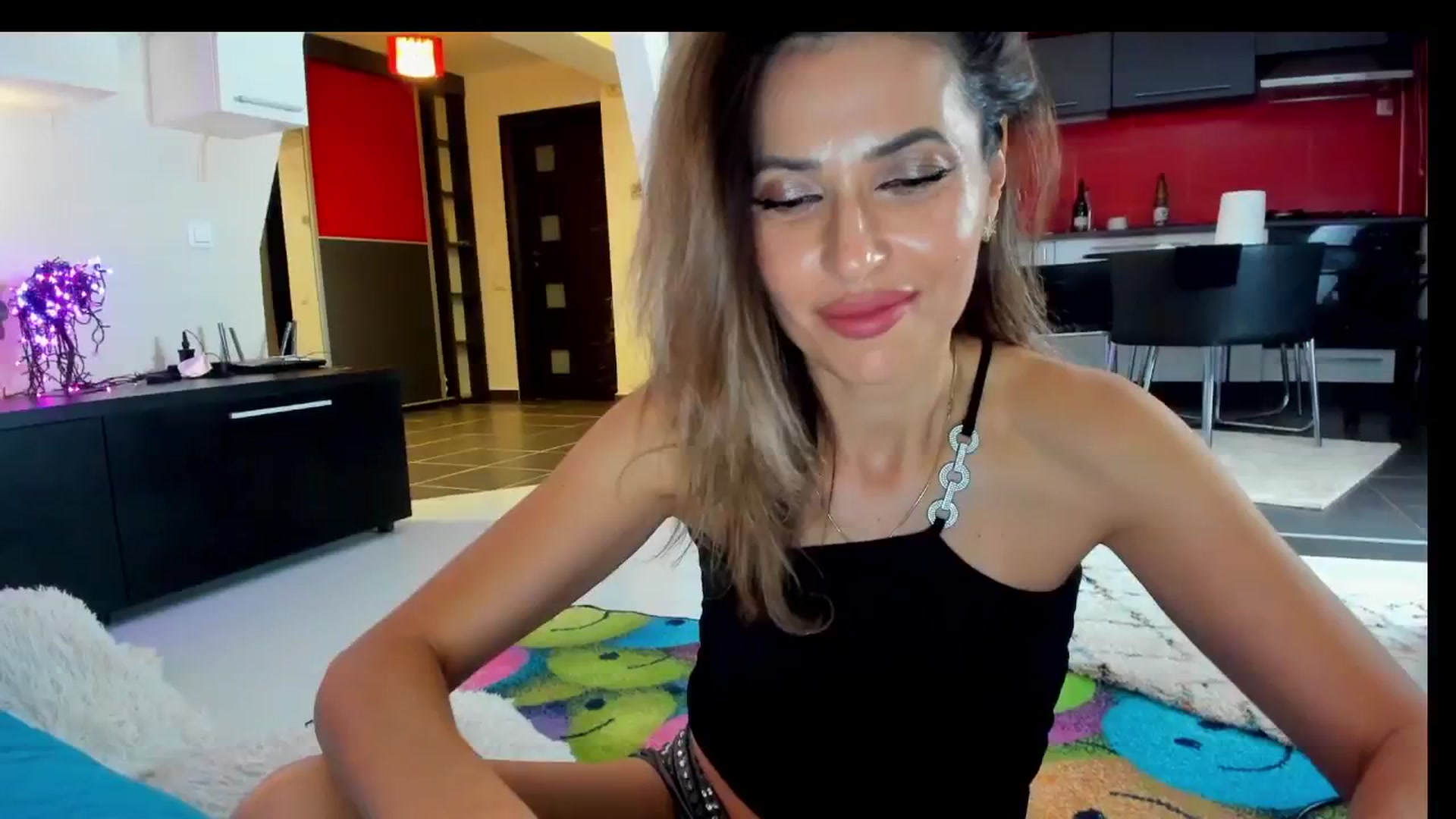 Gallery image thumbnail from SmileyTinaa's myfreecams stream on, 05/29/2025, 21:34 image 17 of 20