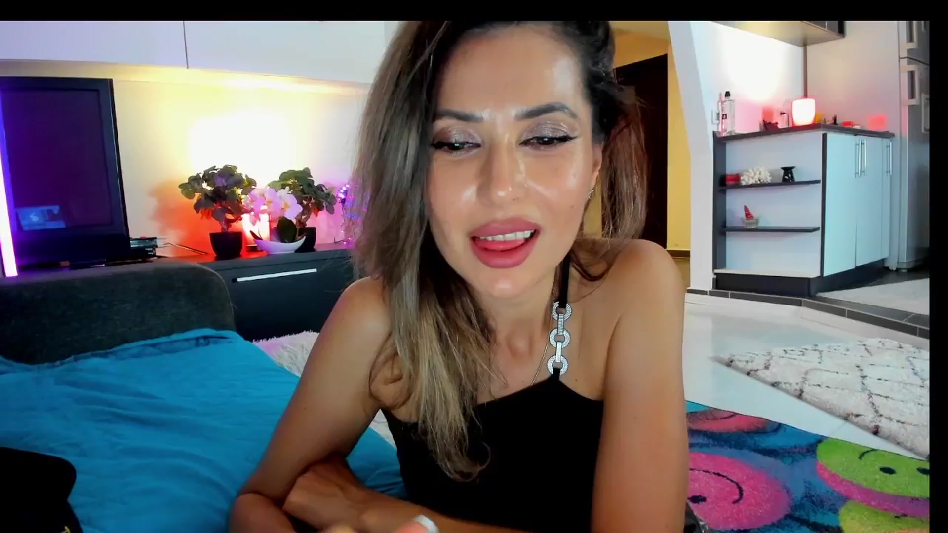Gallery image thumbnail from SmileyTinaa's myfreecams stream on, 05/29/2025, 21:34 image 13 of 20