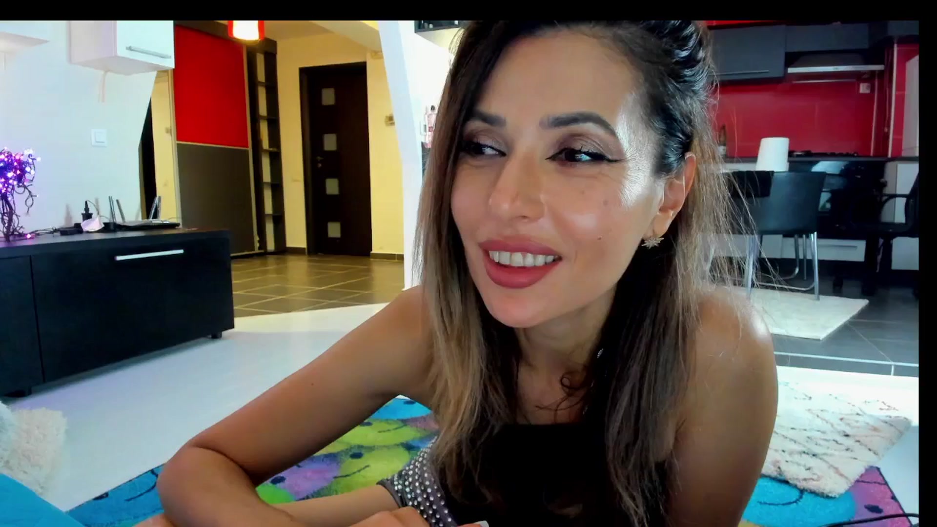 Gallery image thumbnail from SmileyTinaa's myfreecams stream on, 05/30/2025, 24:08 image 20 of 20