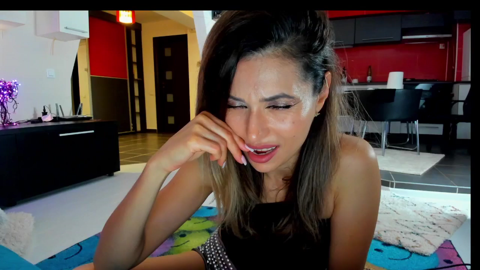 Gallery image thumbnail from SmileyTinaa's myfreecams stream on, 05/30/2025, 24:39 image 16 of 20