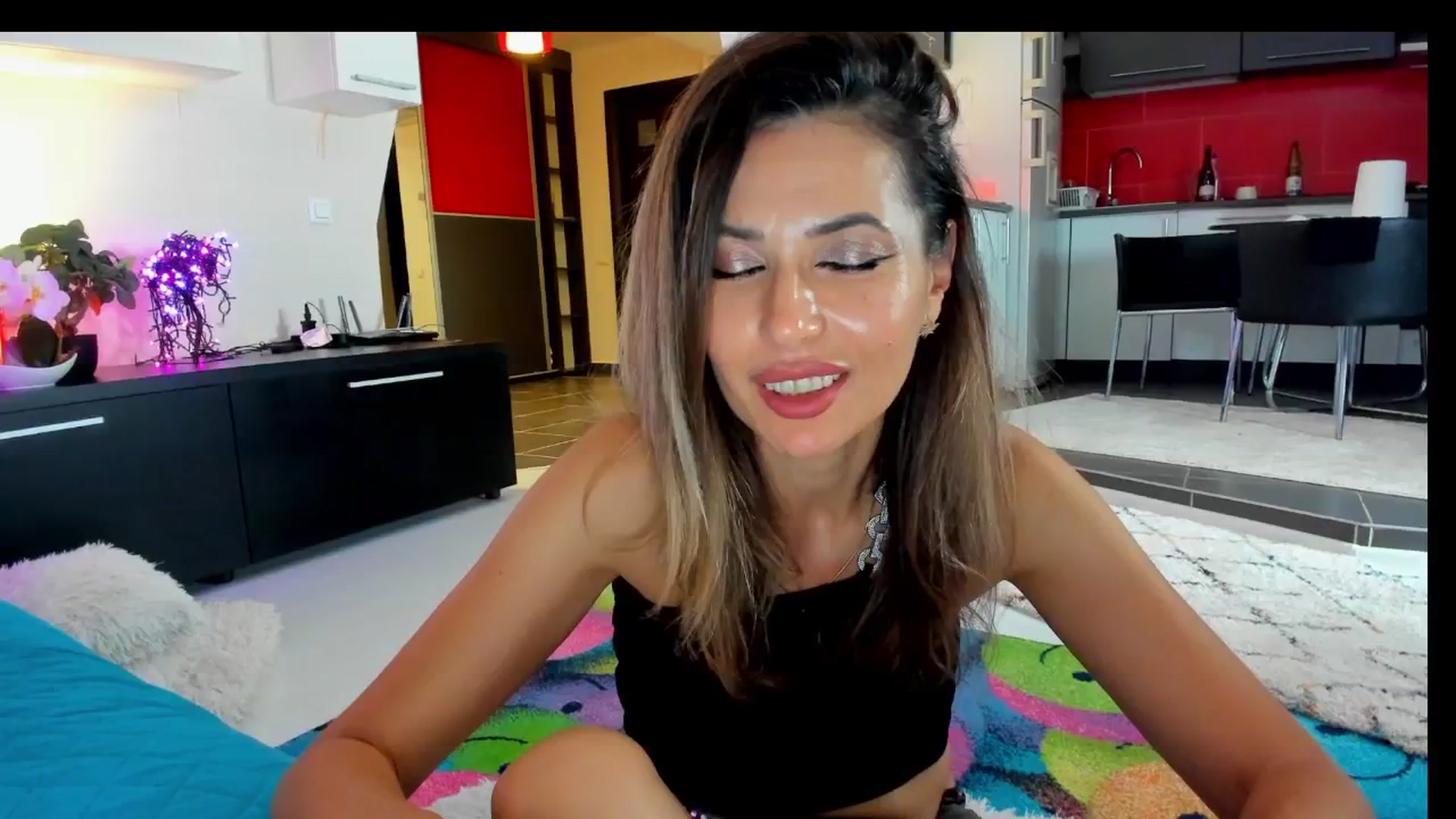 Gallery image thumbnail from SmileyTinaa's myfreecams stream on, 05/30/2025, 24:39 image 10 of 20