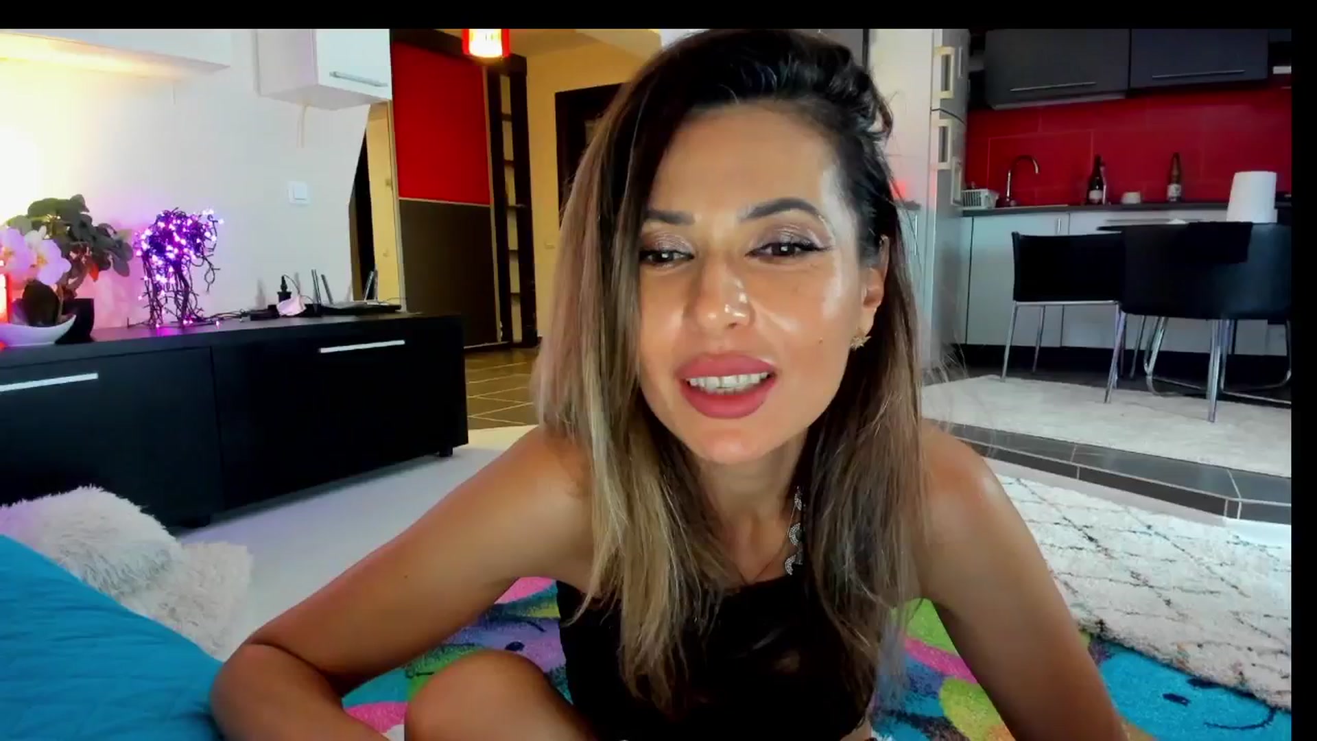 Gallery image thumbnail from SmileyTinaa's myfreecams stream on, 05/30/2025, 24:39 image 8 of 20