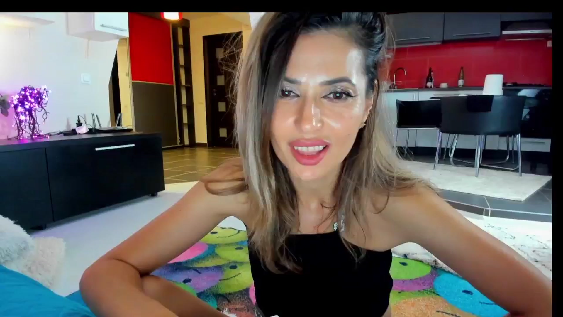 Gallery image thumbnail from SmileyTinaa's myfreecams stream on, 05/30/2025, 24:39 image 18 of 20