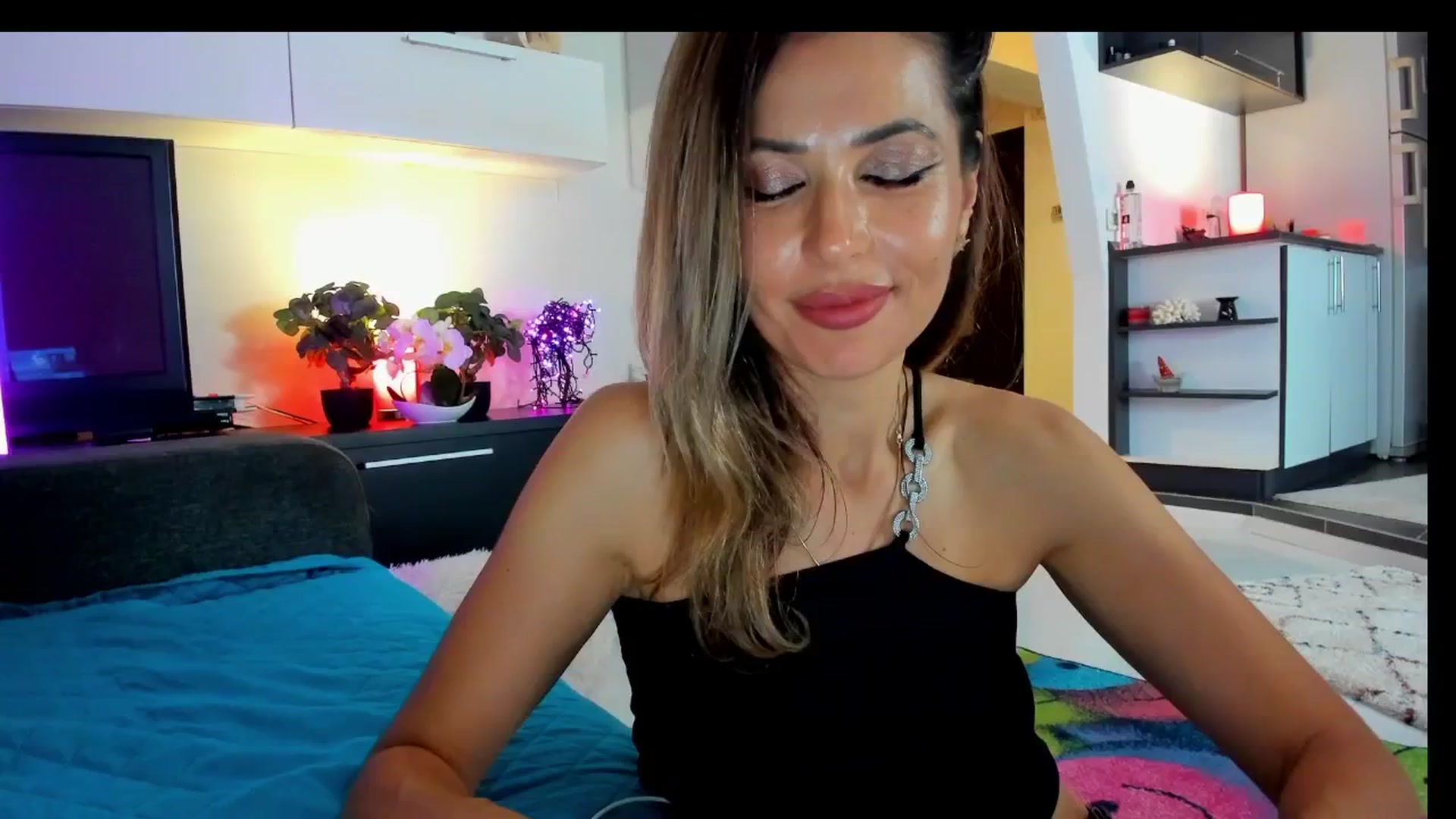 Gallery image thumbnail from SmileyTinaa's myfreecams stream on, 05/30/2025, 01:43 image 7 of 20