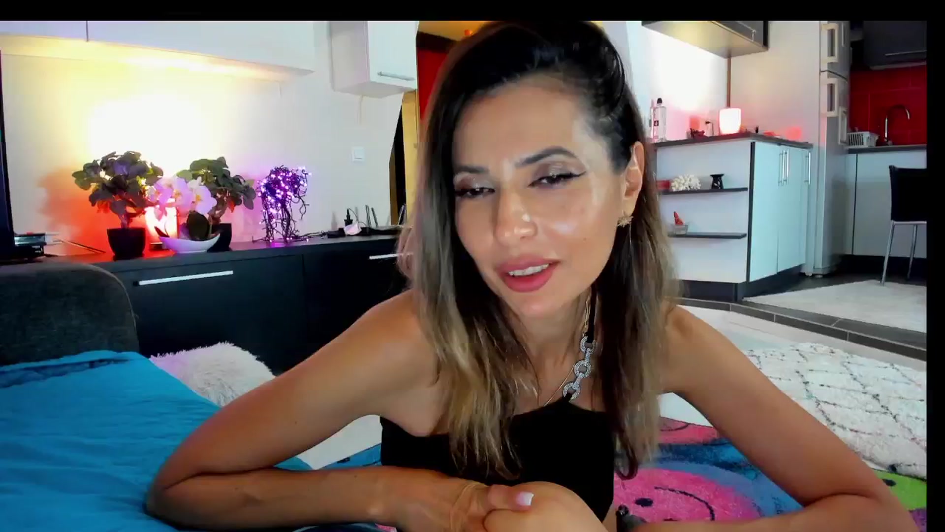 Gallery image thumbnail from SmileyTinaa's myfreecams stream on, 05/30/2025, 01:43 image 11 of 20