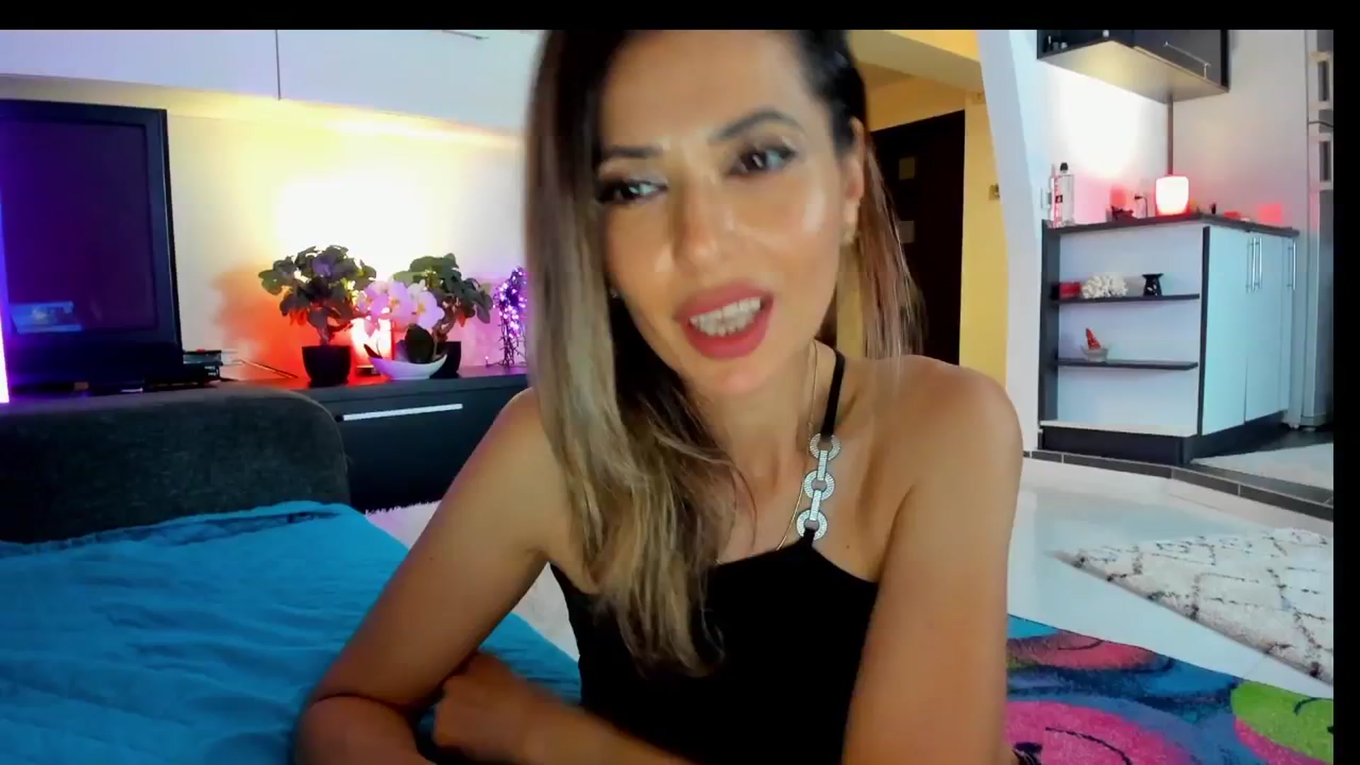 Gallery image thumbnail from SmileyTinaa's myfreecams stream on, 05/30/2025, 01:43 image 8 of 20