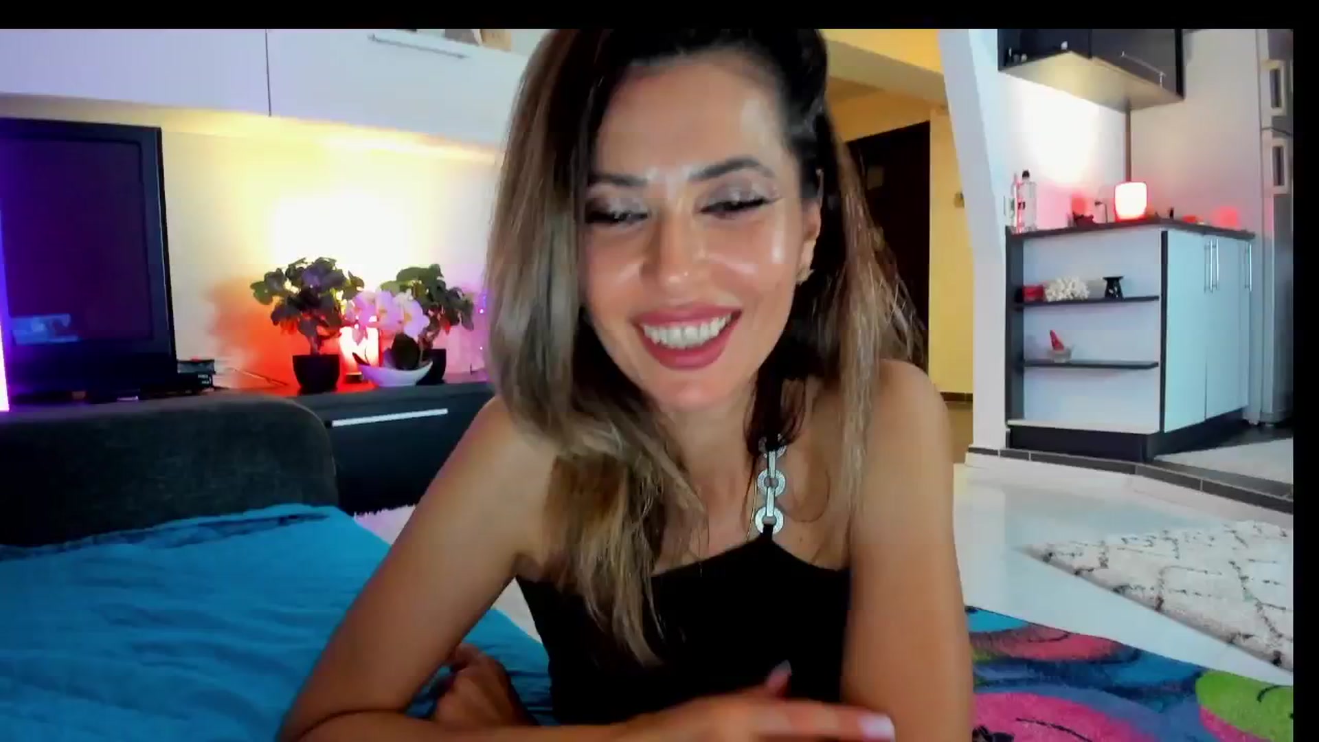 Gallery image thumbnail from SmileyTinaa's myfreecams stream on, 05/30/2025, 01:43 image 5 of 20
