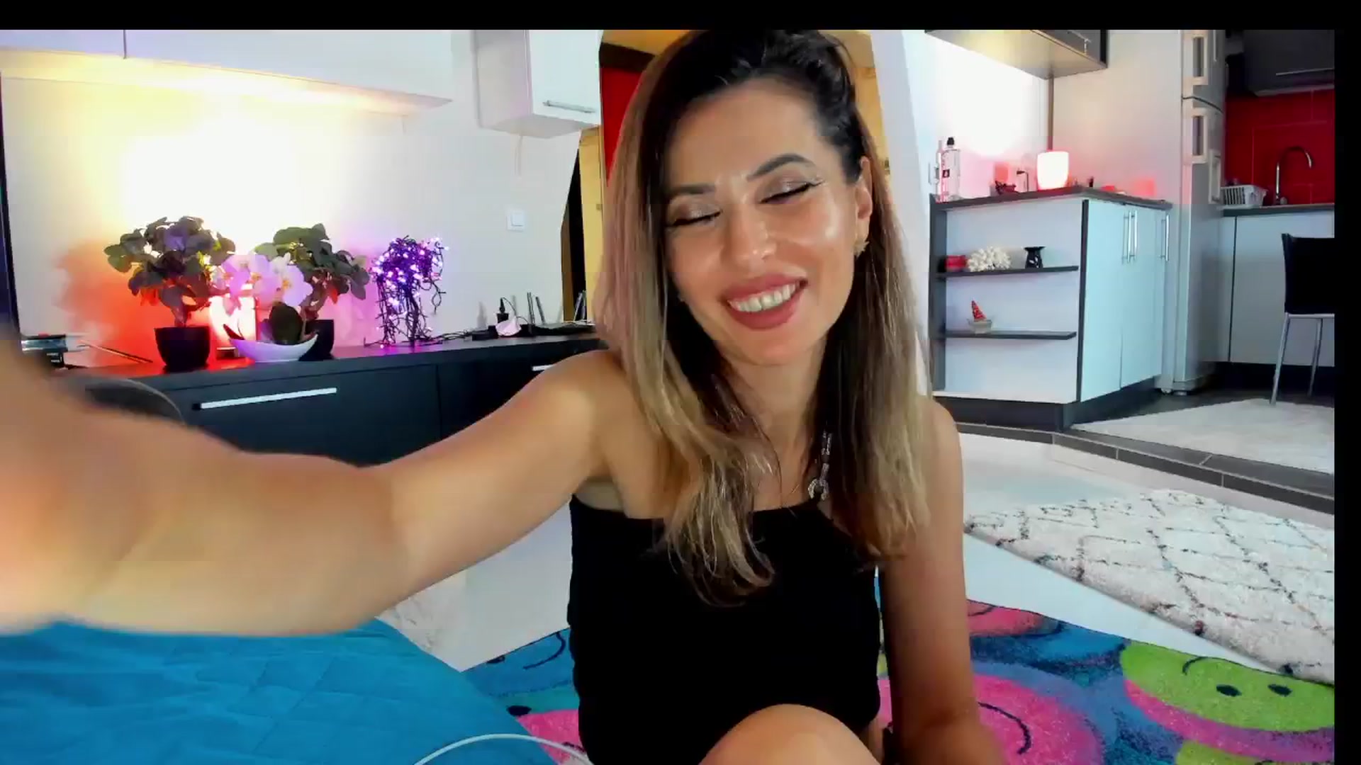 Gallery image thumbnail from SmileyTinaa's myfreecams stream on, 05/30/2025, 01:43 image 12 of 20