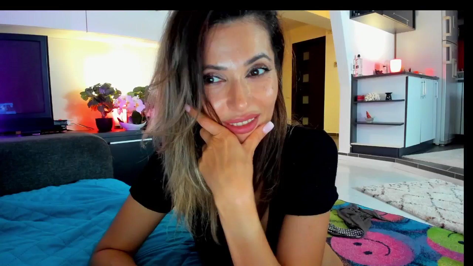 Gallery image thumbnail from SmileyTinaa's myfreecams stream on, 05/30/2025, 05:31 image 13 of 20